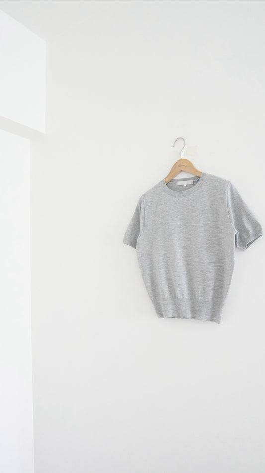 classic light knit top in grey