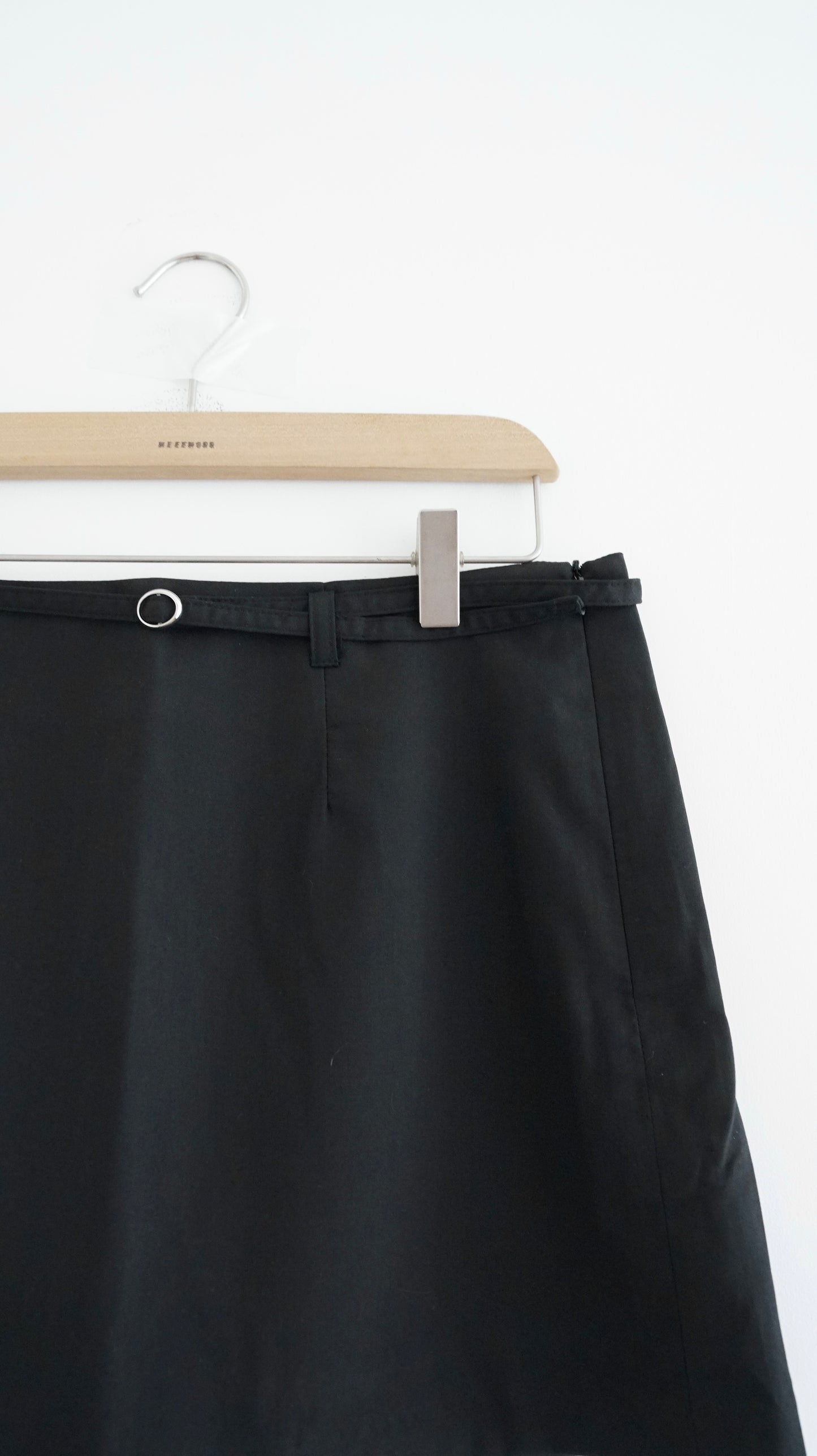 minimalist mini skirt in black