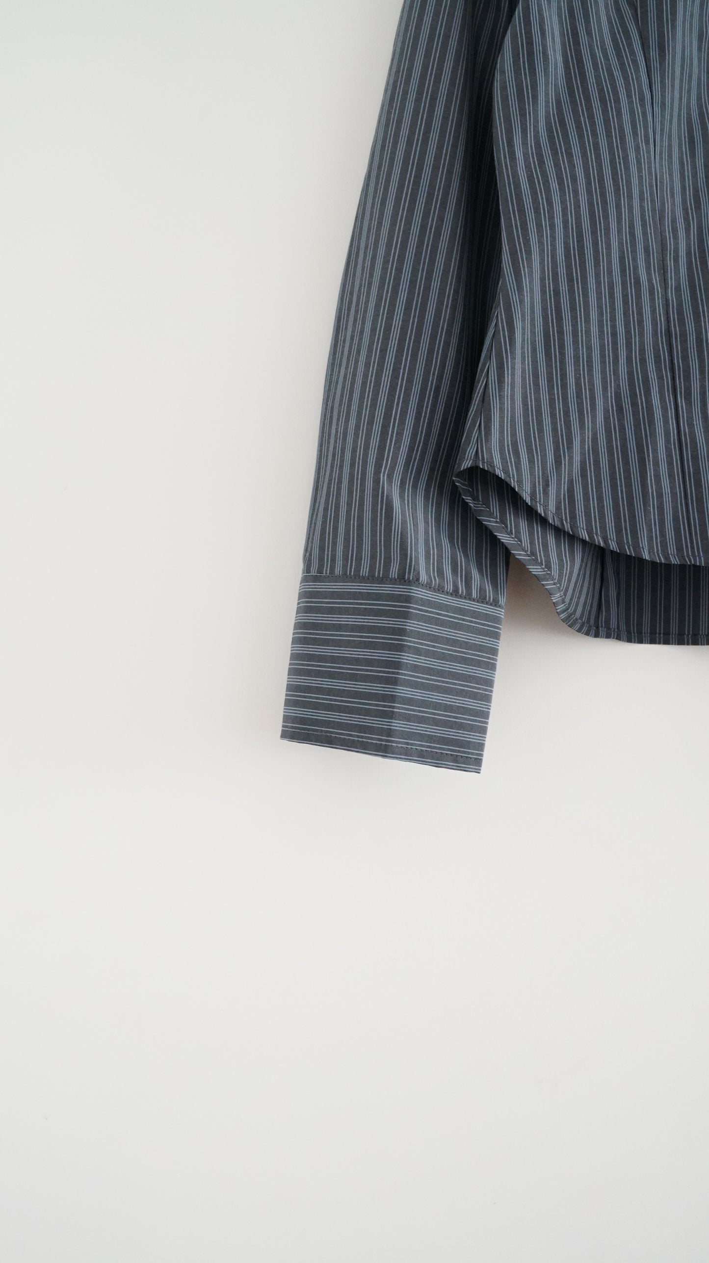 90s vintage clean fit striped shirt in navy
