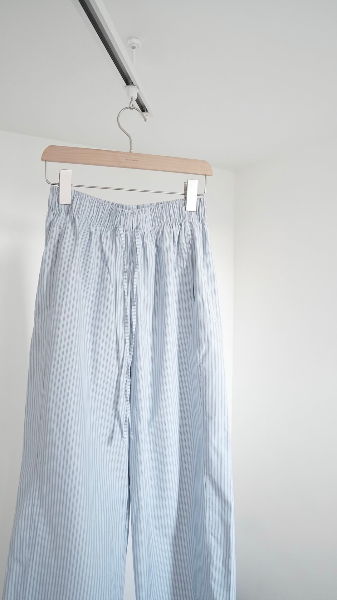light like striped pants in baby-blue (pre-order)