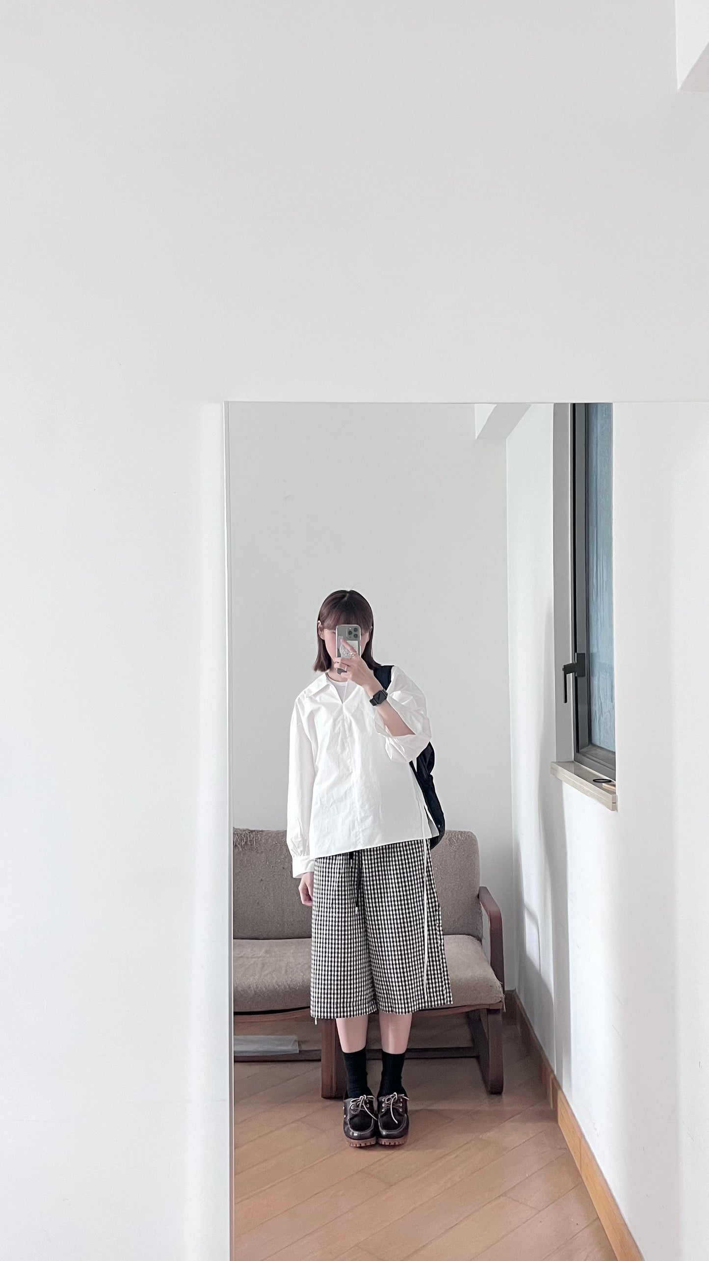 light v-neck shirt in white