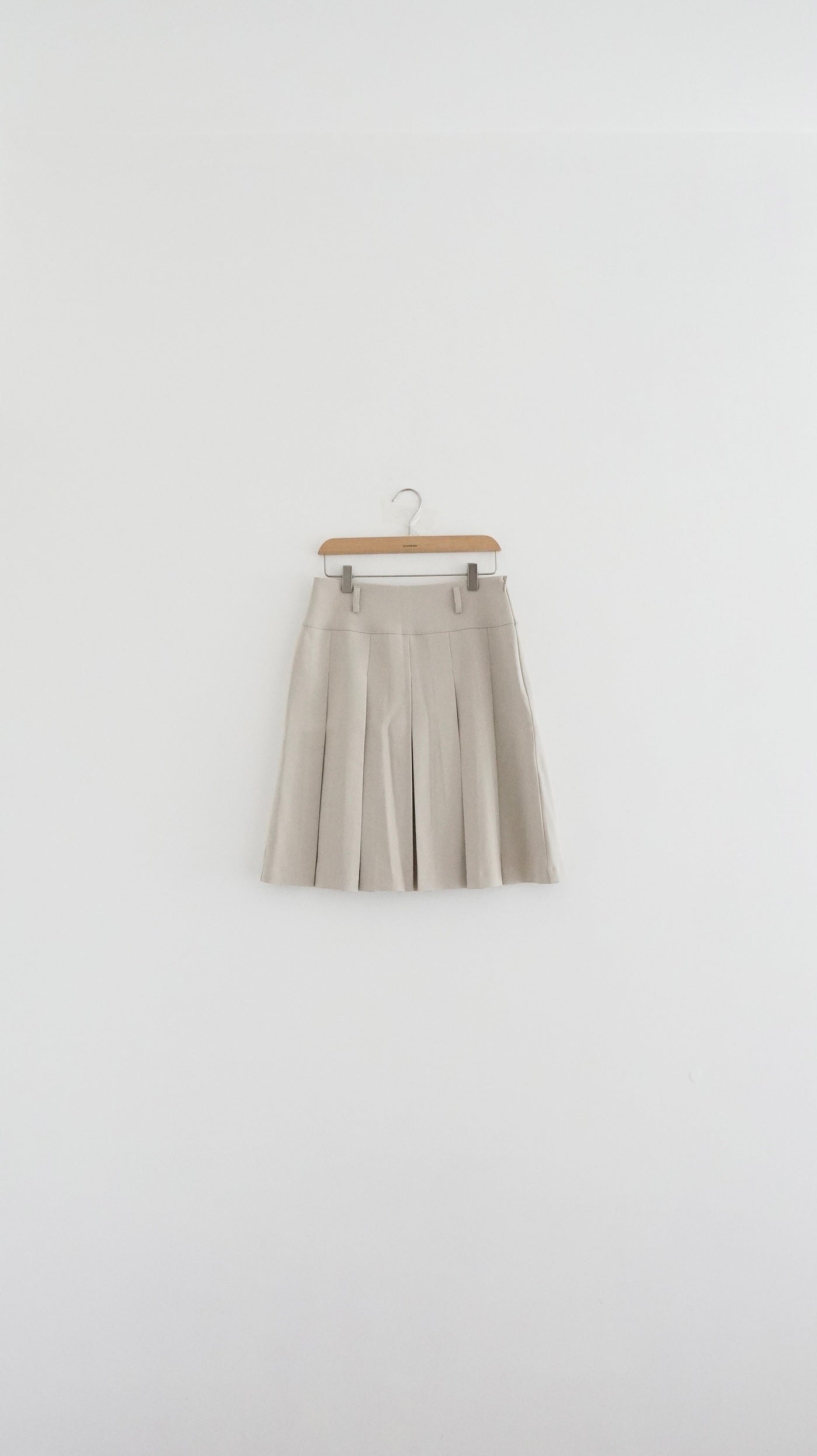 classic midi skirt in beige (M)
