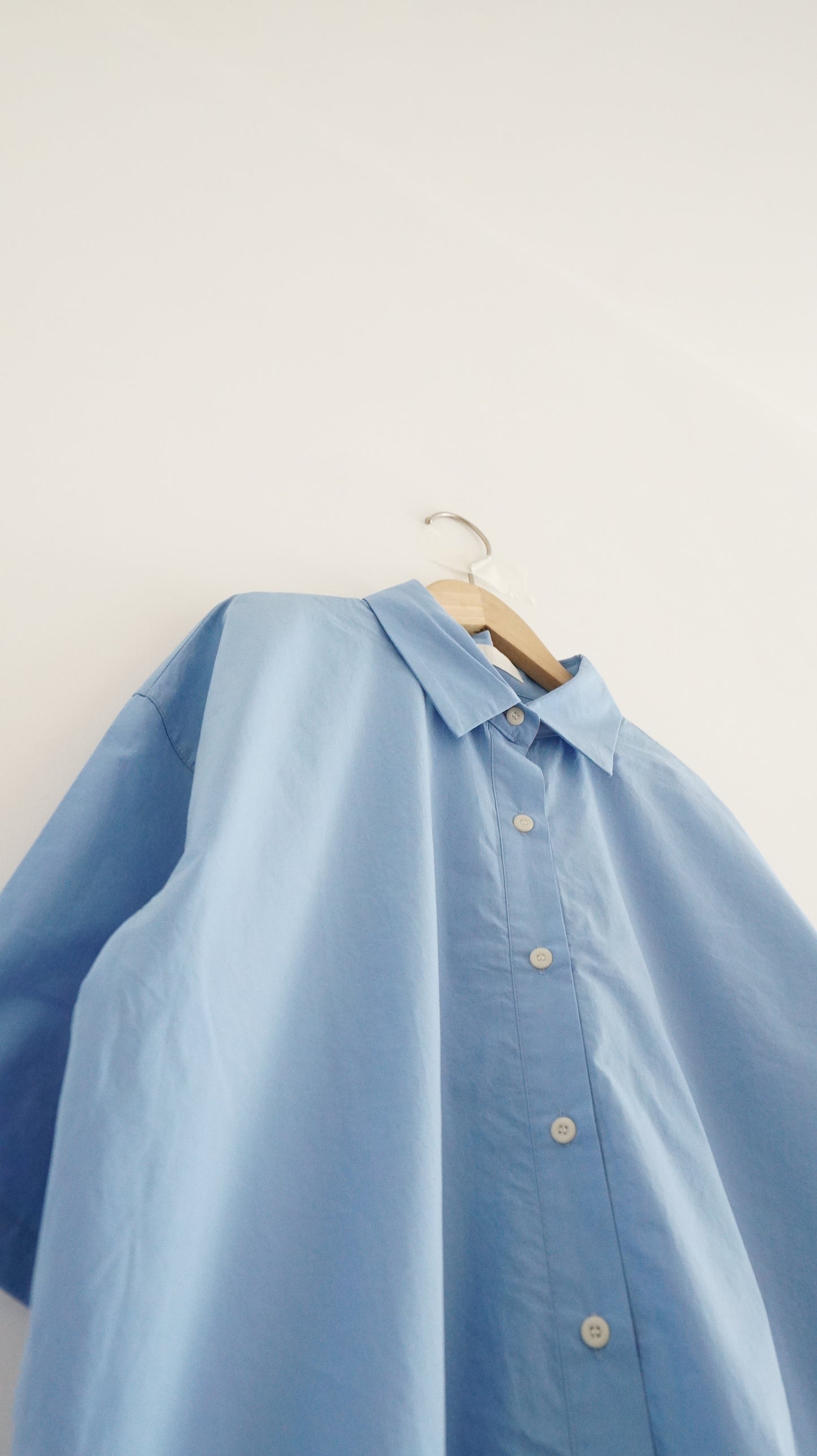 middle sleeve shirt in blue