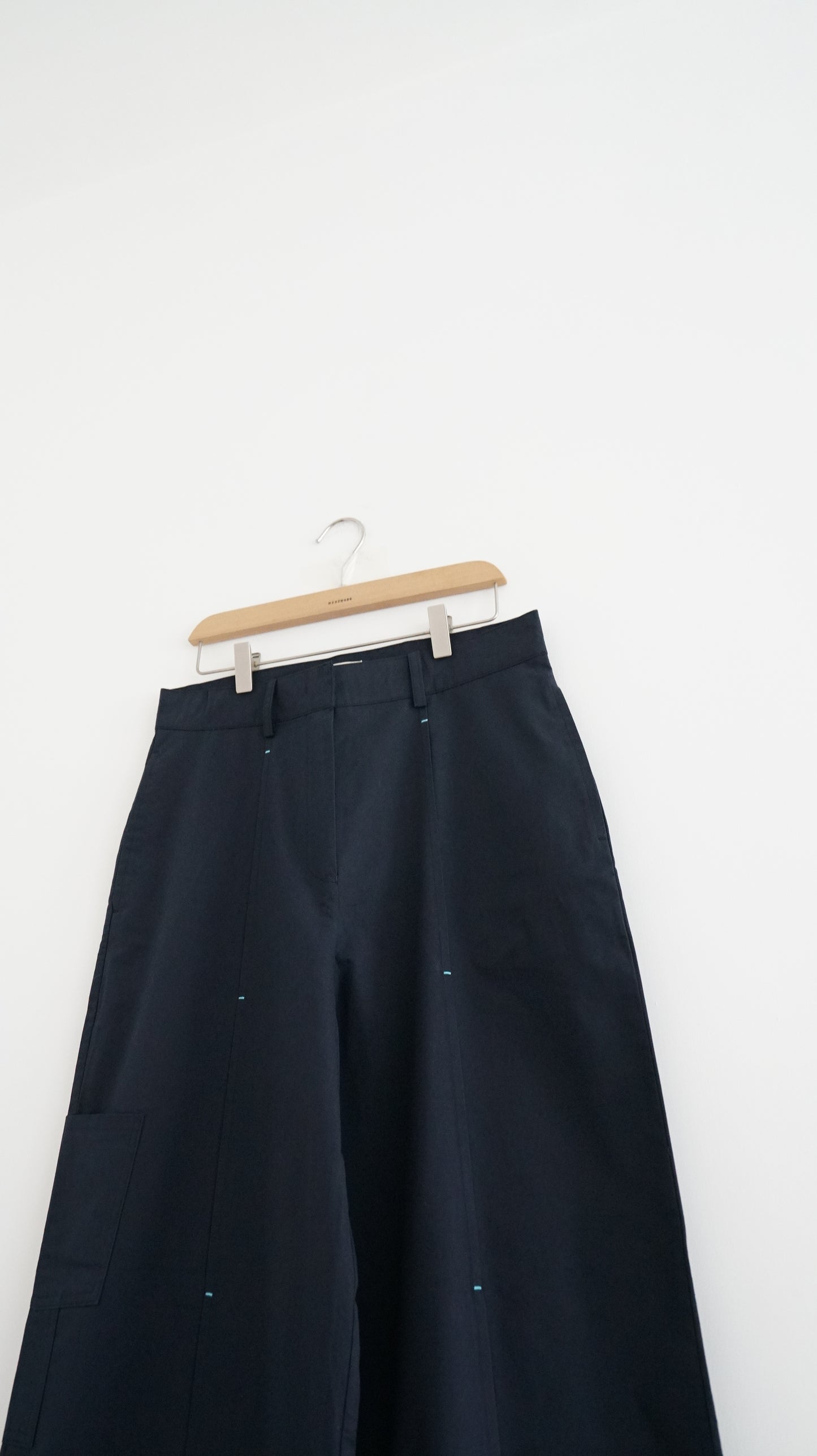 pleatline pants in navy (M)