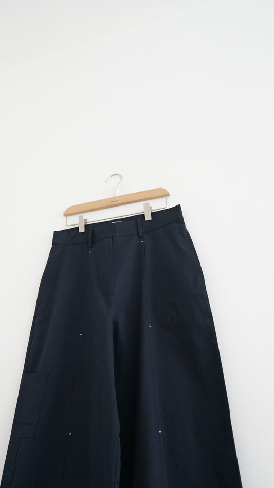 pleatline pants in navy (M)