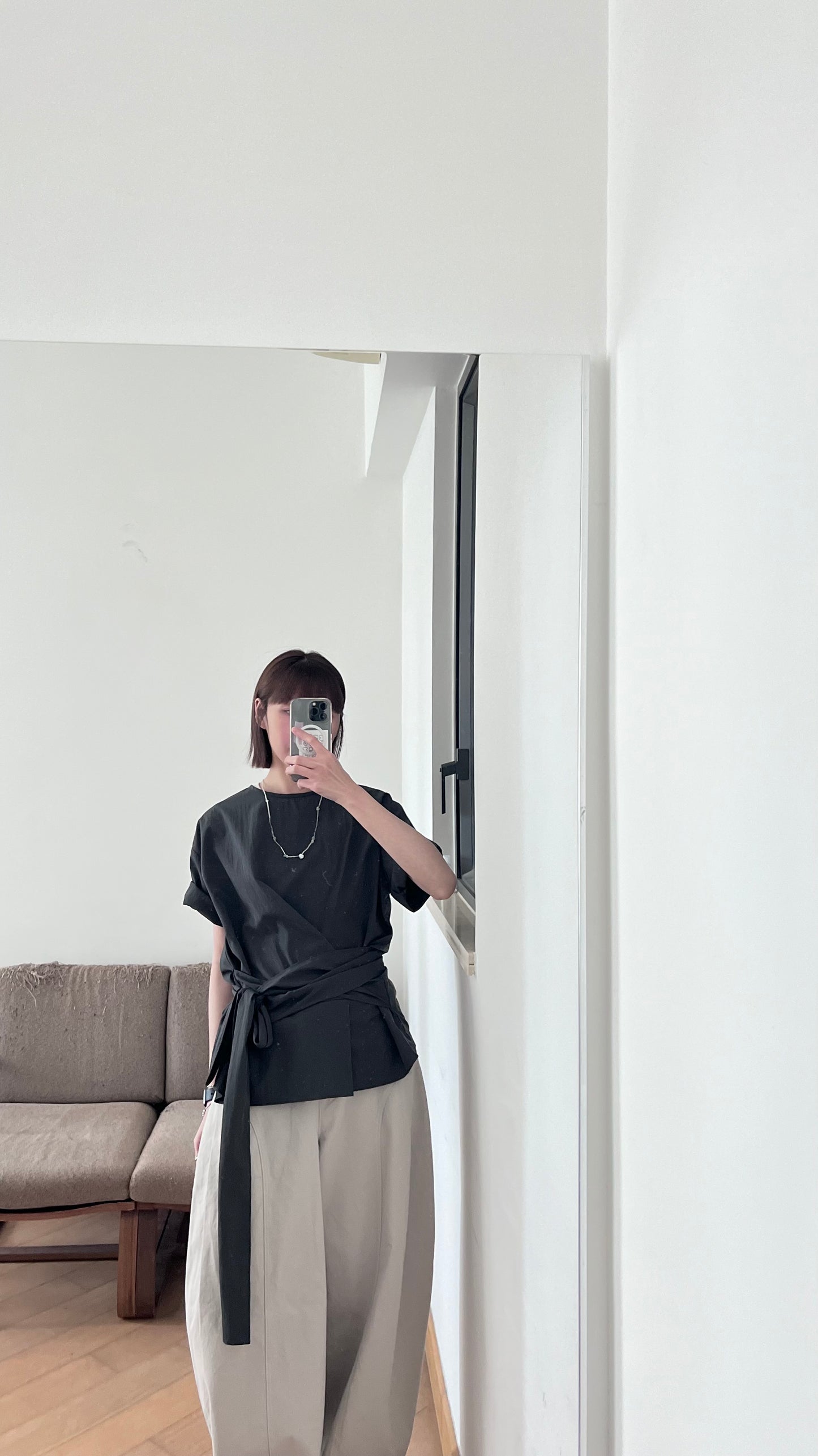 high-end ribbon tee in charcoal (pre-order)
