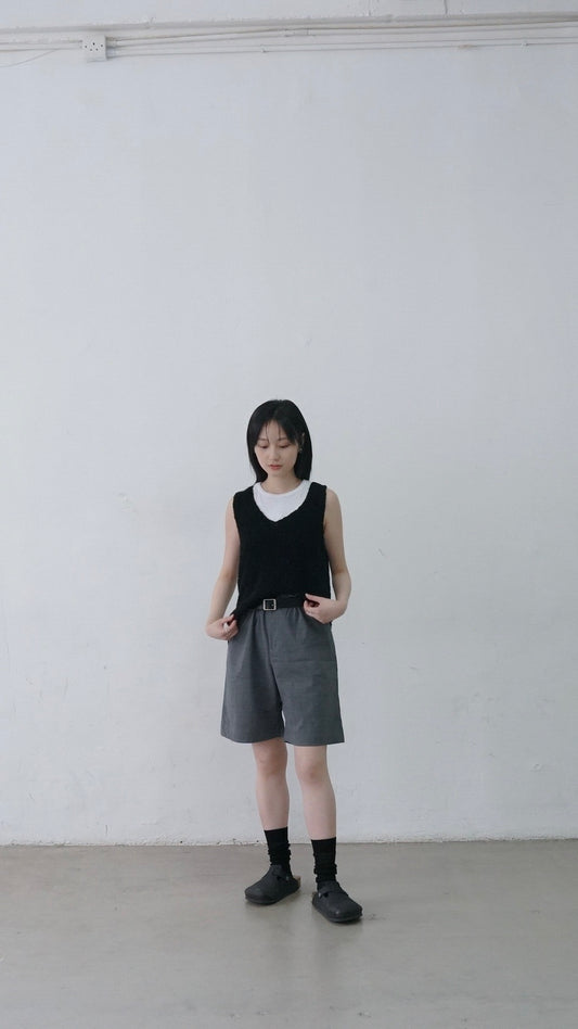 meeh knit vest in black