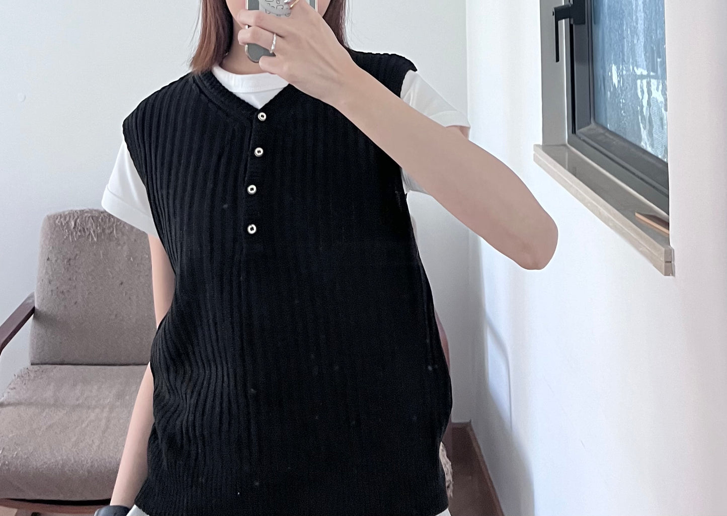 button v-neck knit tank top in black