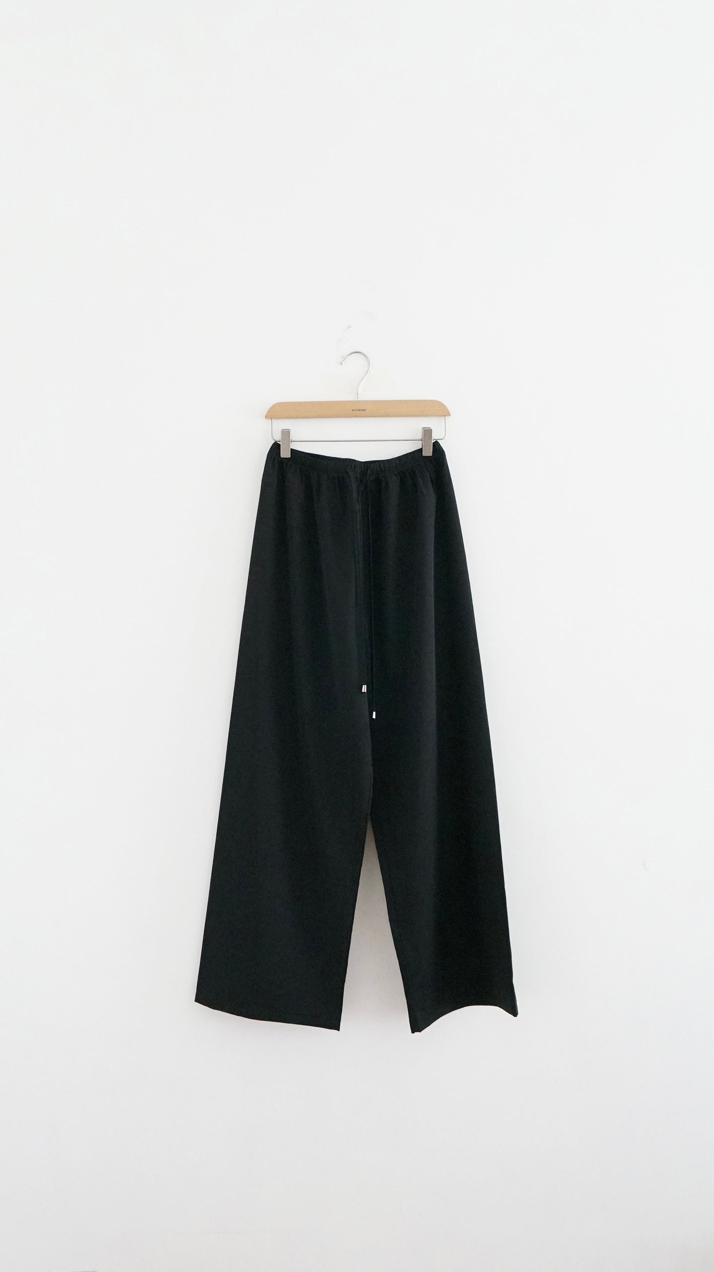 minimalist light pants in black