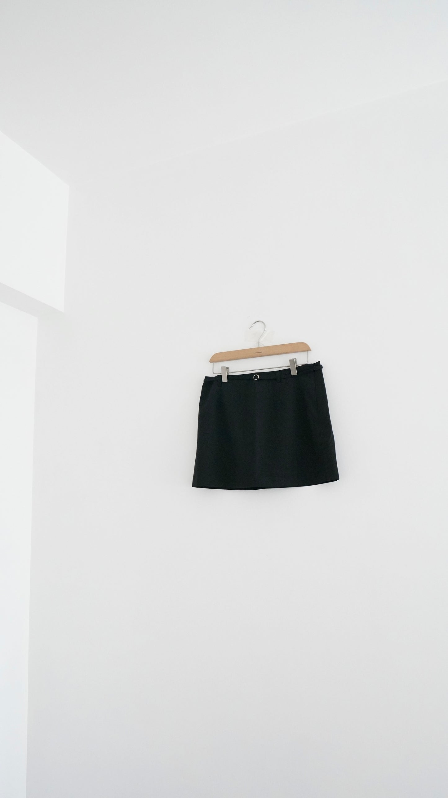 minimalist mini skirt in black