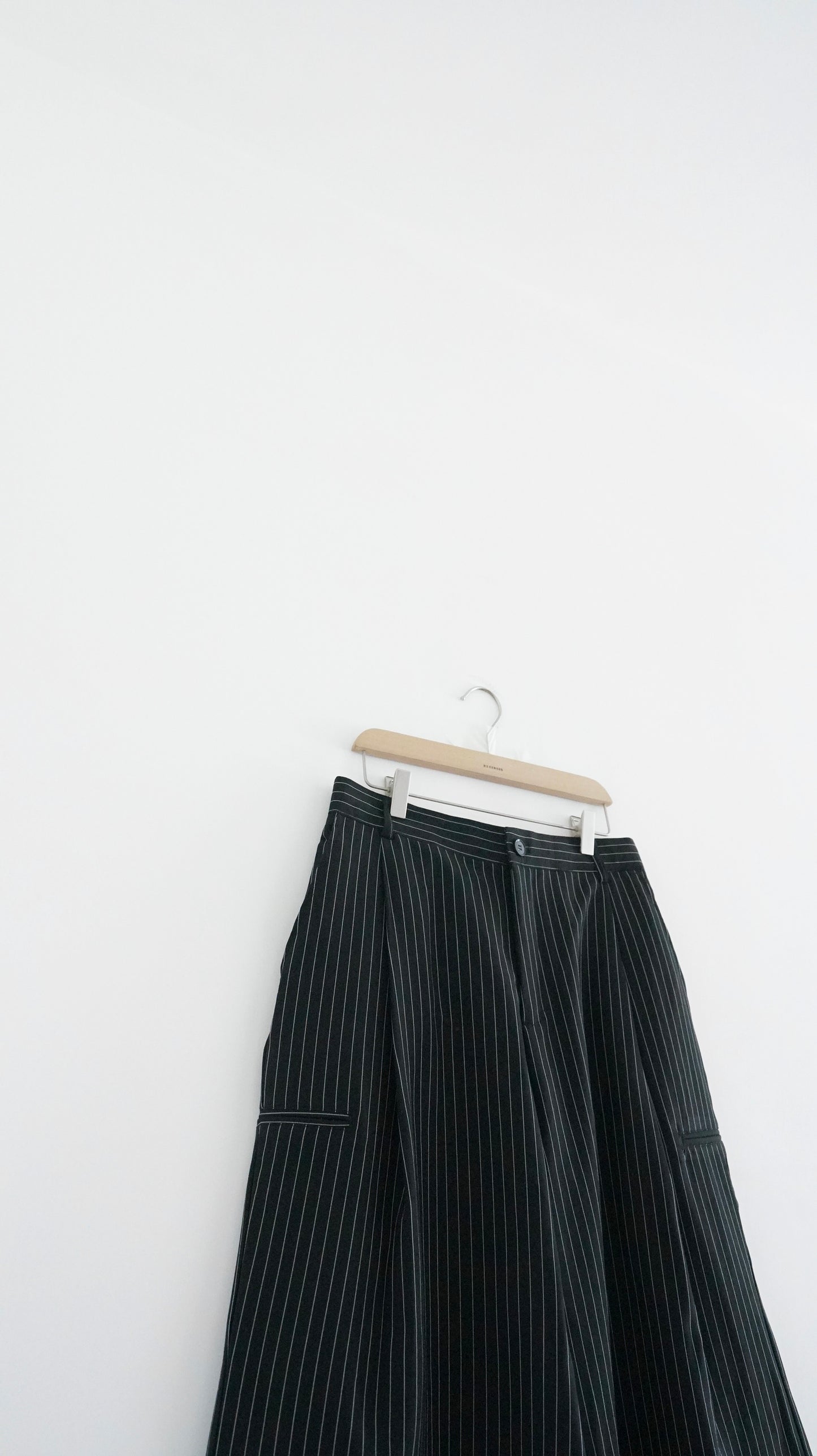 striped low-rise tailored shorts in black (pre-order)