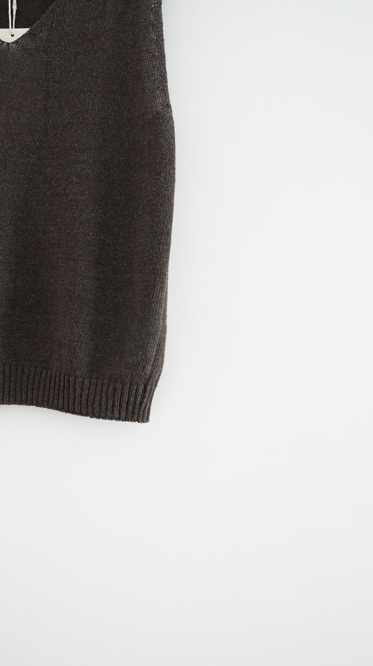 high-end v-neck knit tank top in mud oak (pre-order)