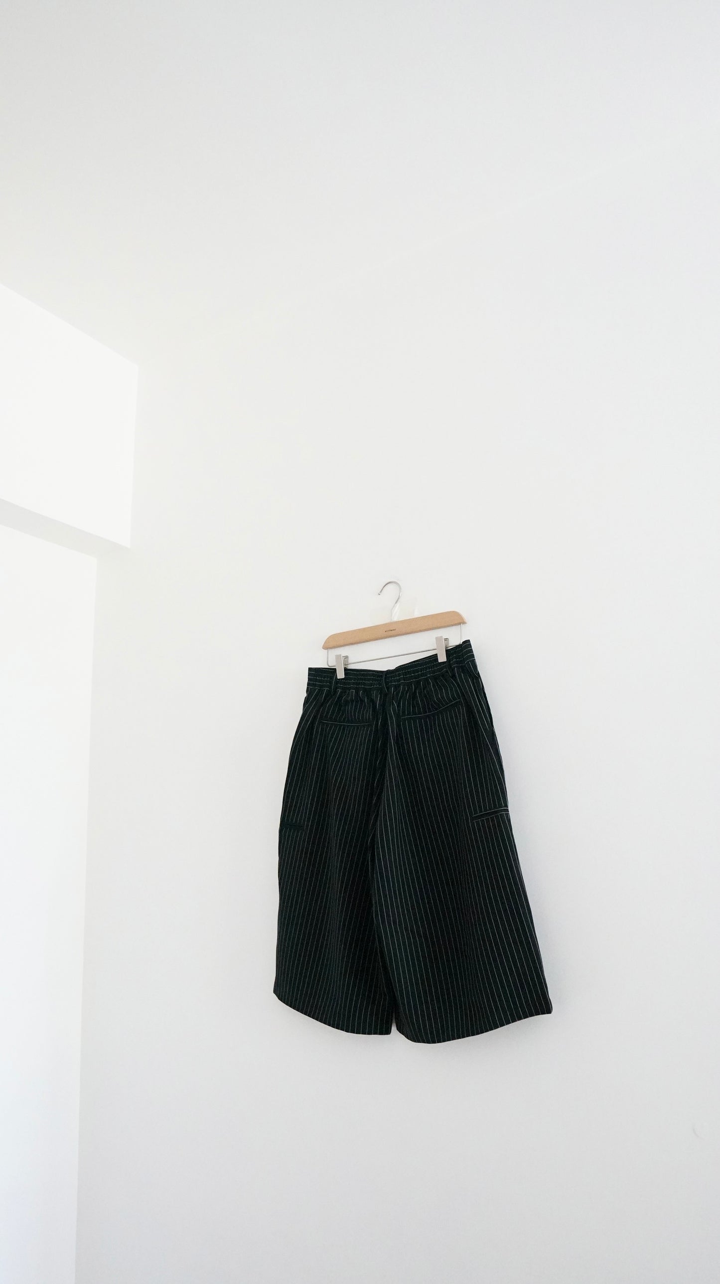 striped low-rise tailored shorts in black (pre-order)