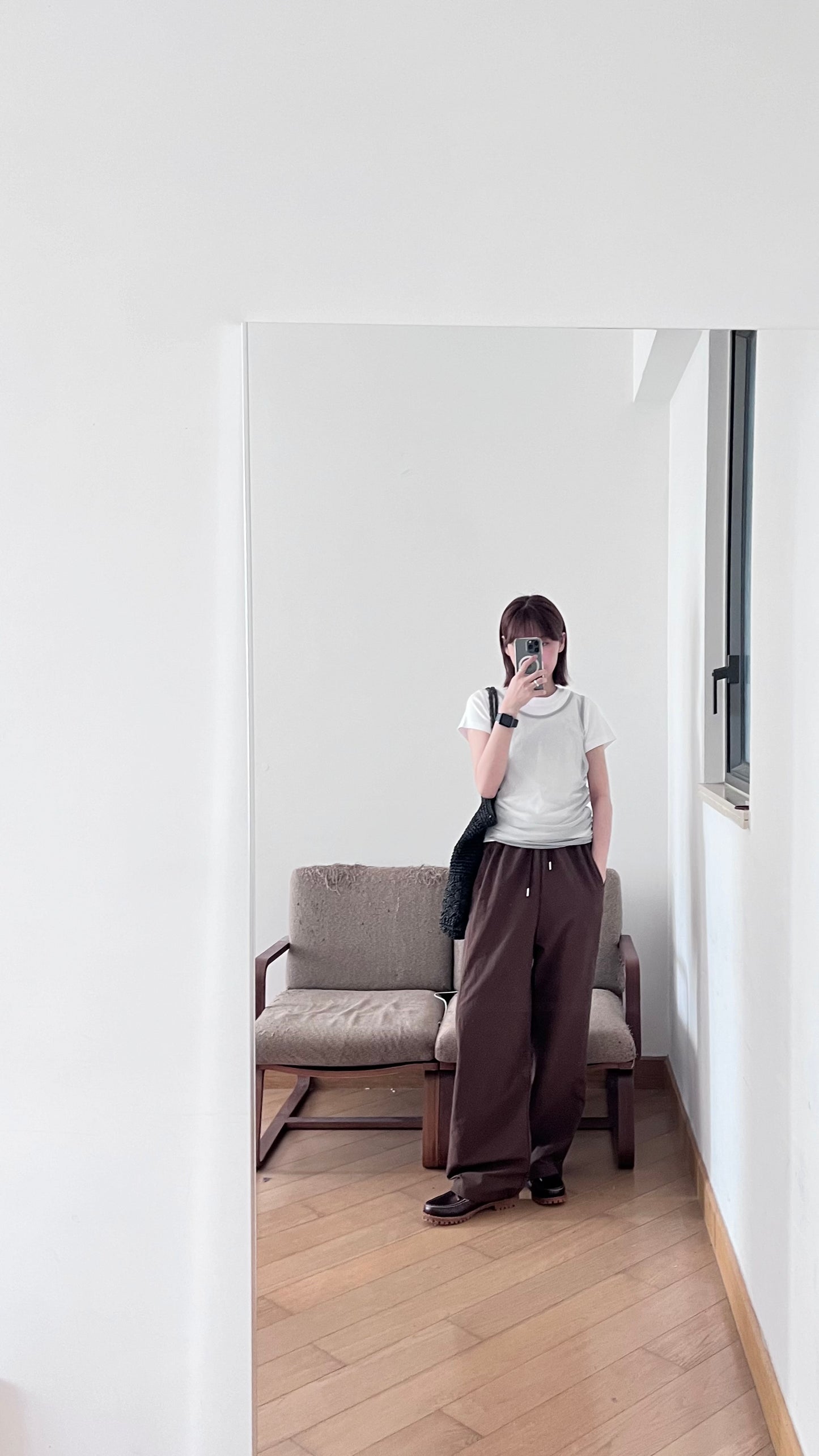 ultra-lightweight elastic pants in brown