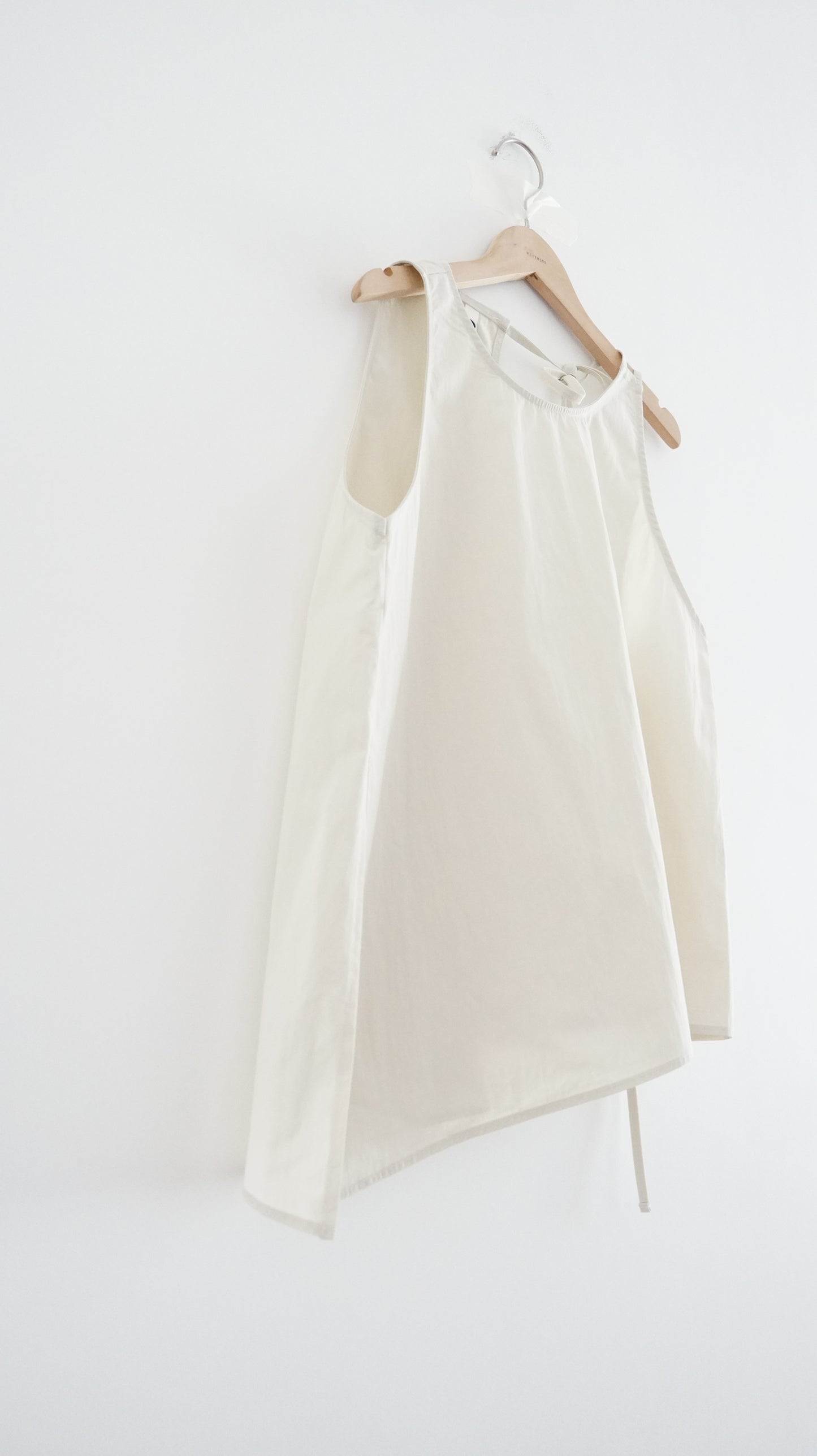 drift back bow tank in cream
