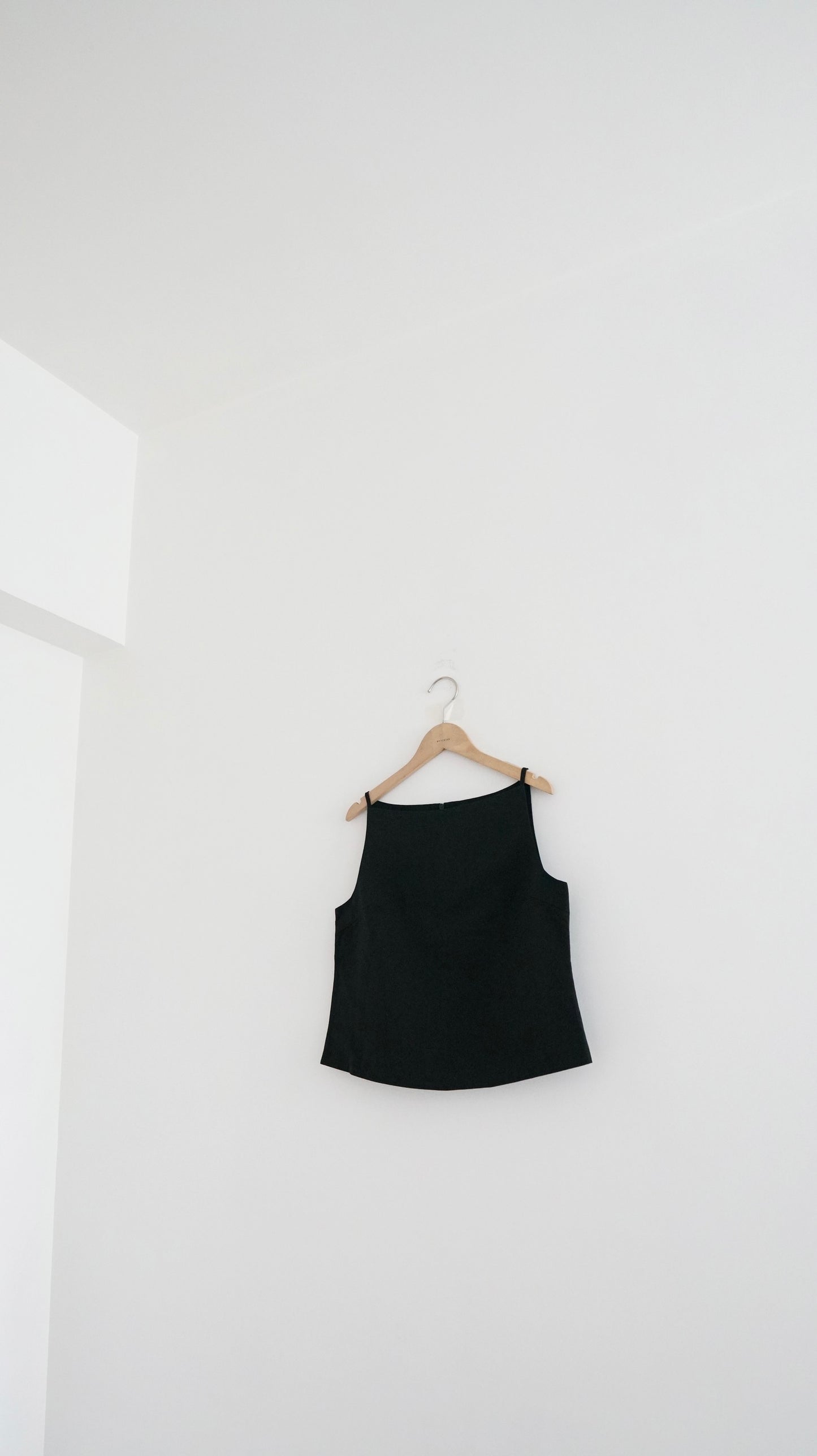 sally tank top in black