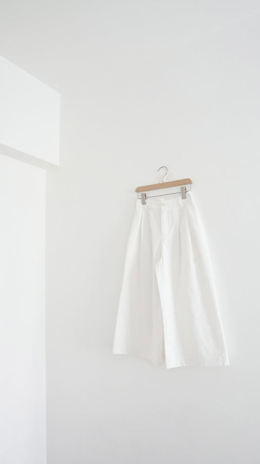 retro line cropped pants in white (pre-order)
