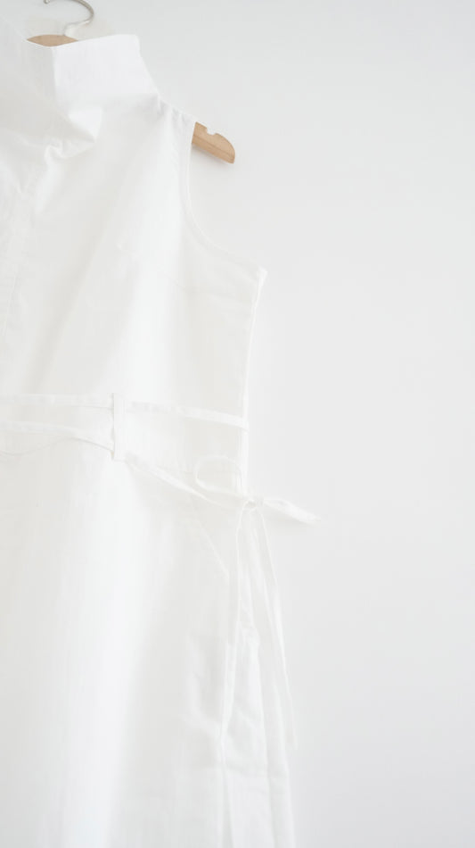 high-neck vintage dress in white