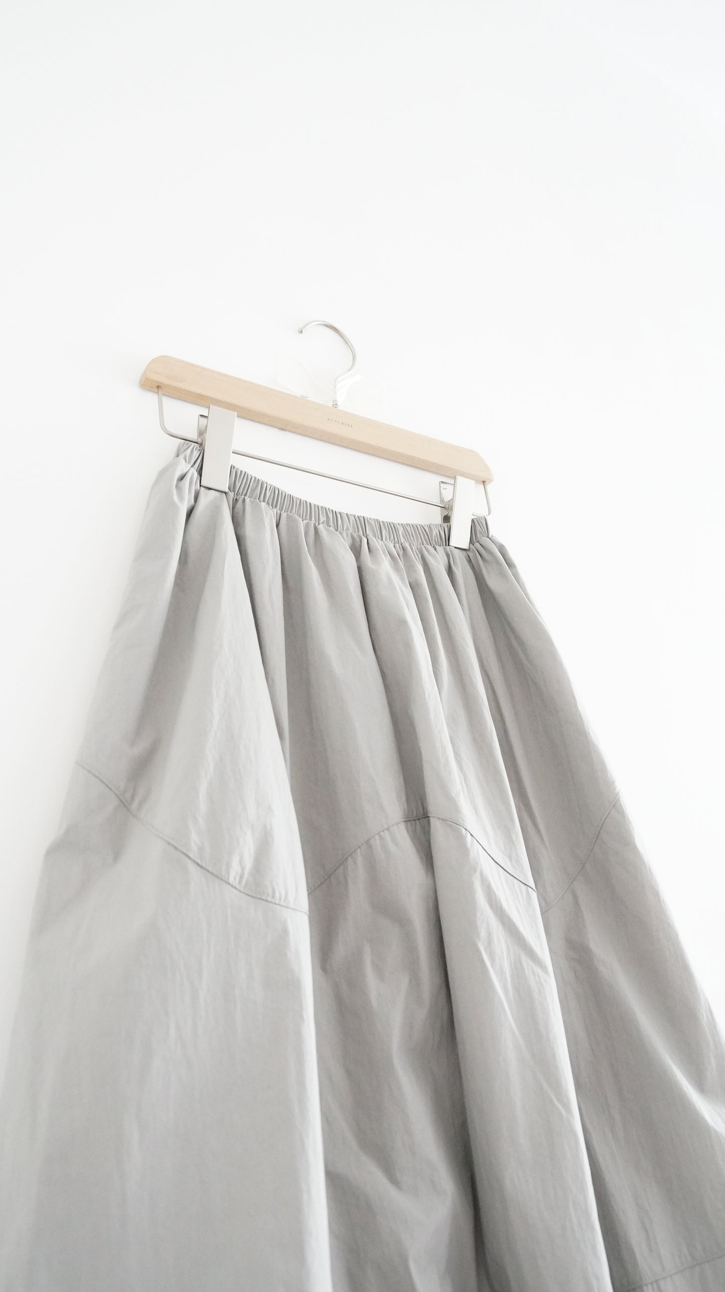 wave hem balloon skirt in light grey (pre-order)