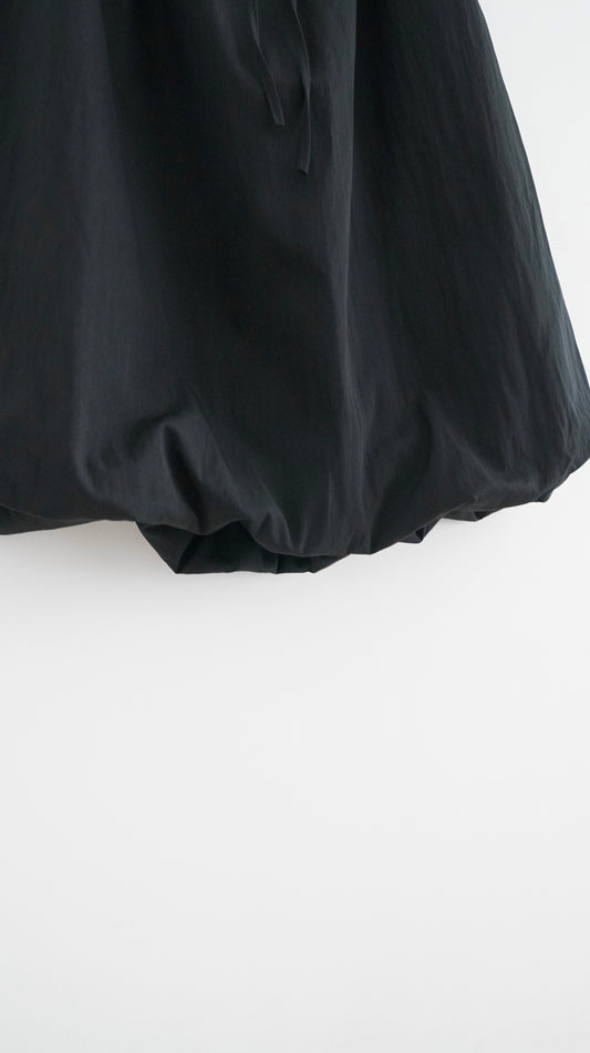 everyday puff midi skirt in black (pre-order)