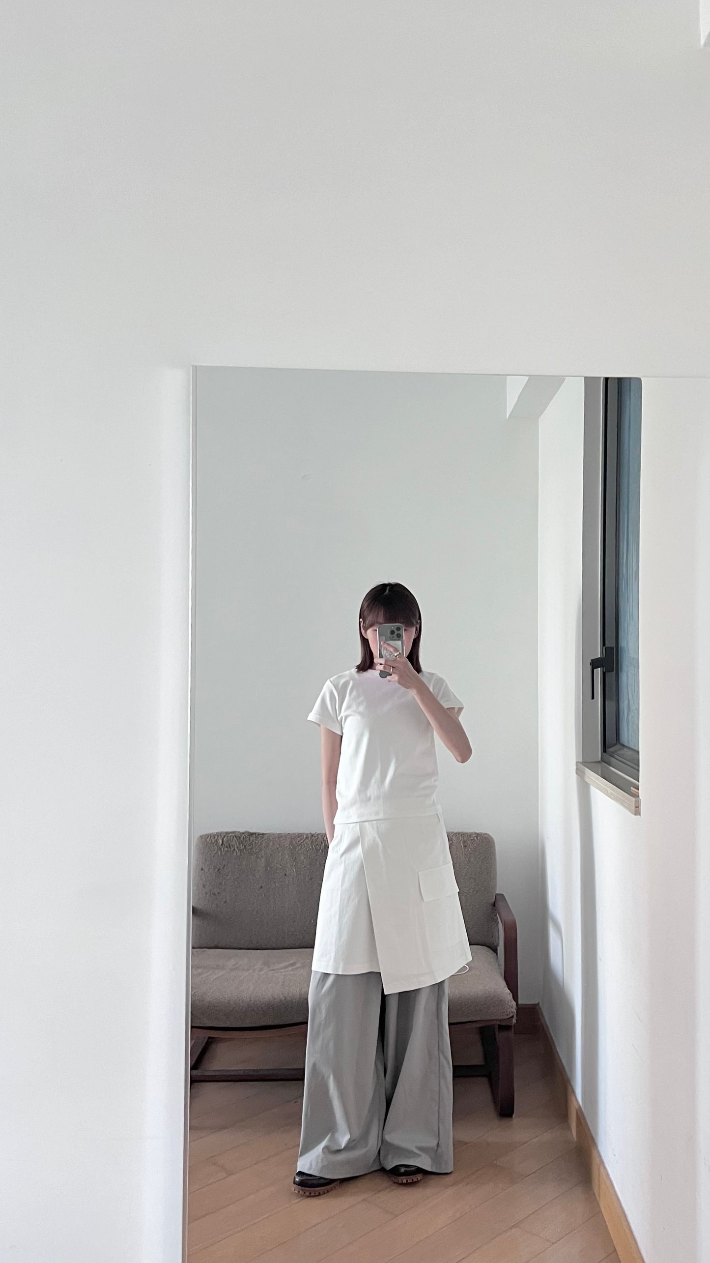 pocket midi skirt in white (flawed)
