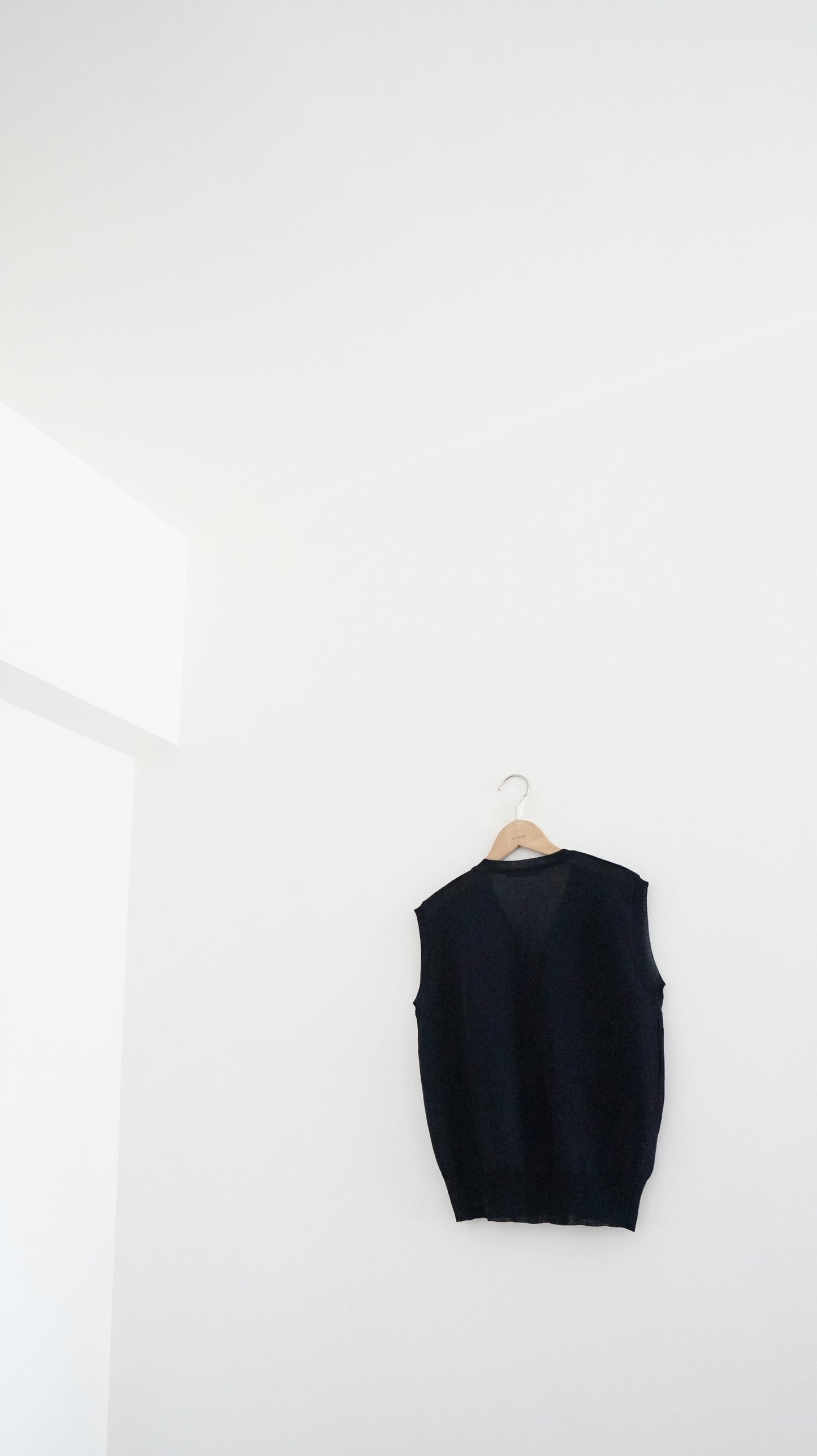 classic sheer knit vest in navy (pre-order)