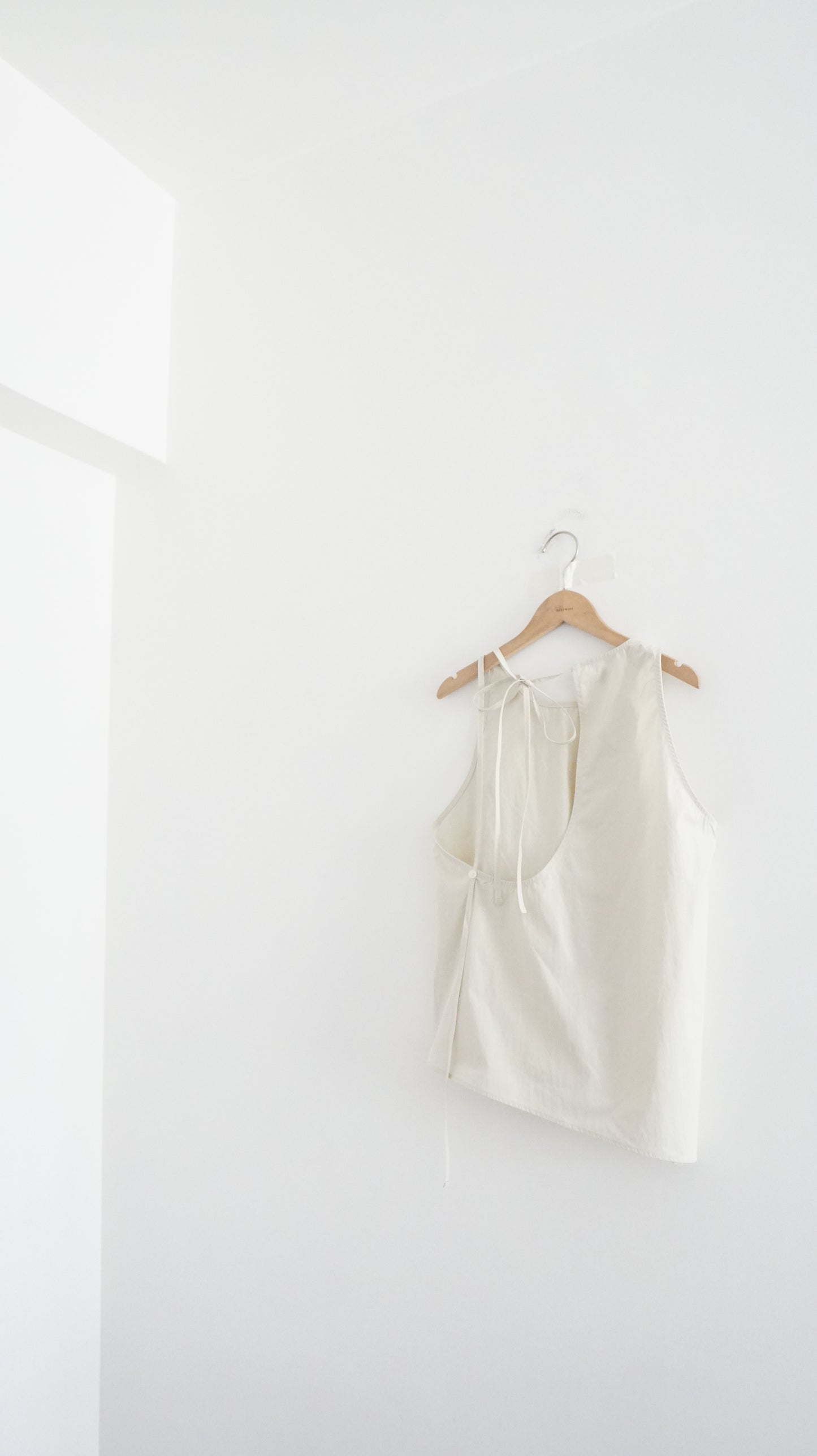 drift back bow tank in cream