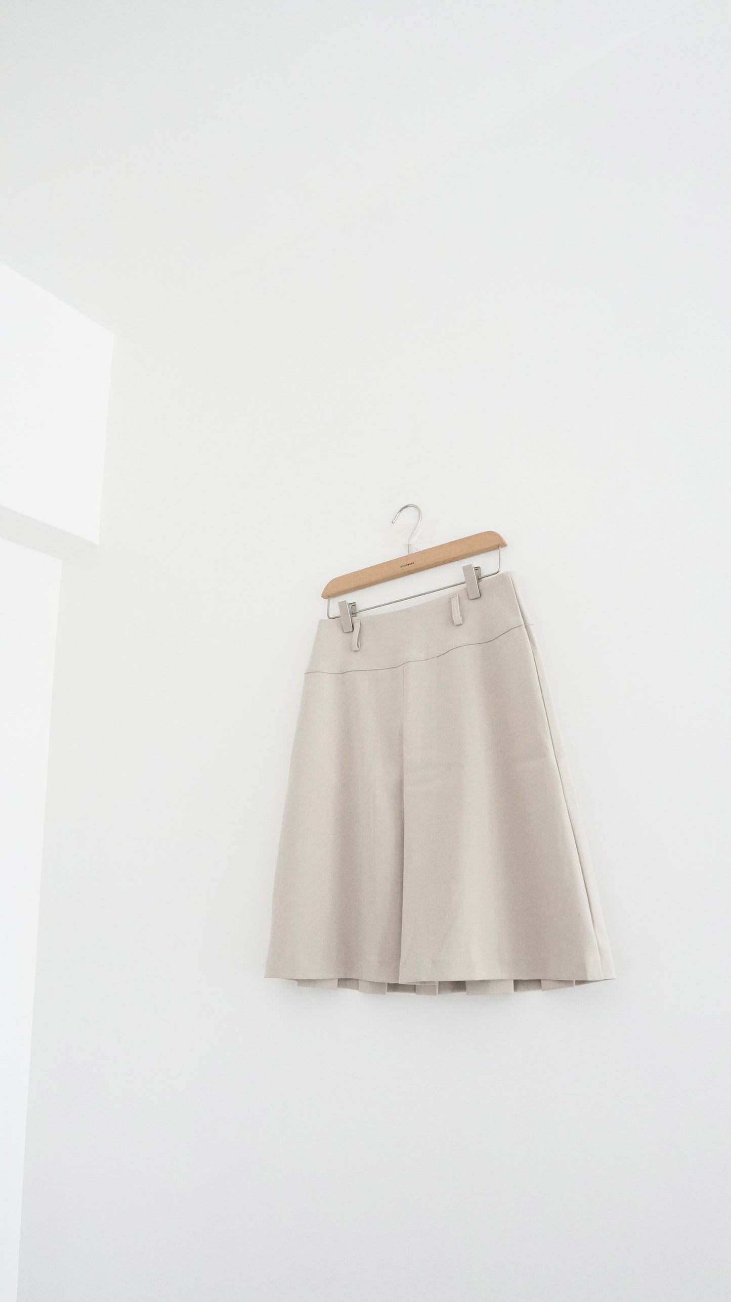 classic midi skirt in beige (M)