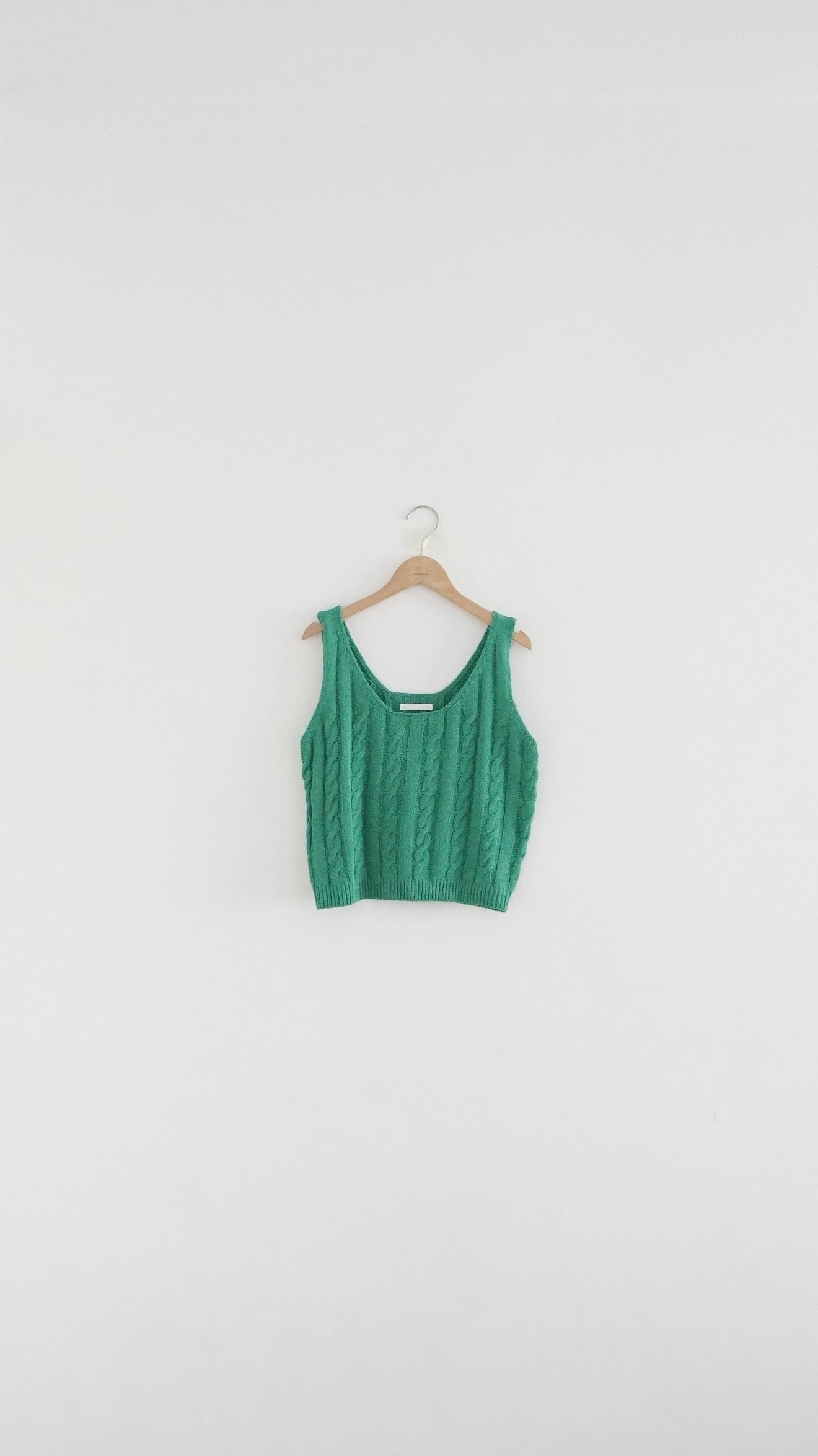 u-neck clean fit vest in green