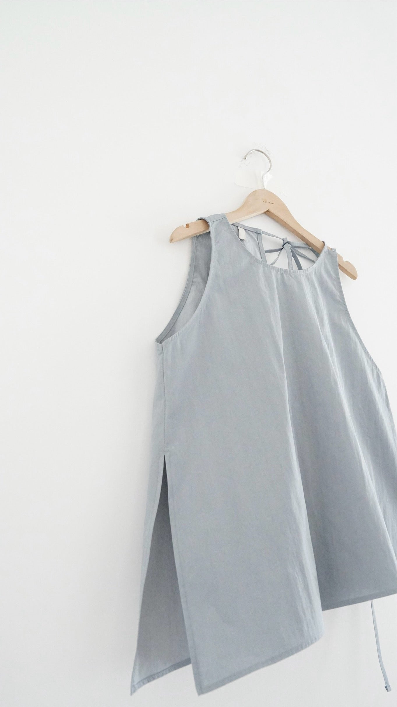 drift back bow tank in dust blue (pre-order)