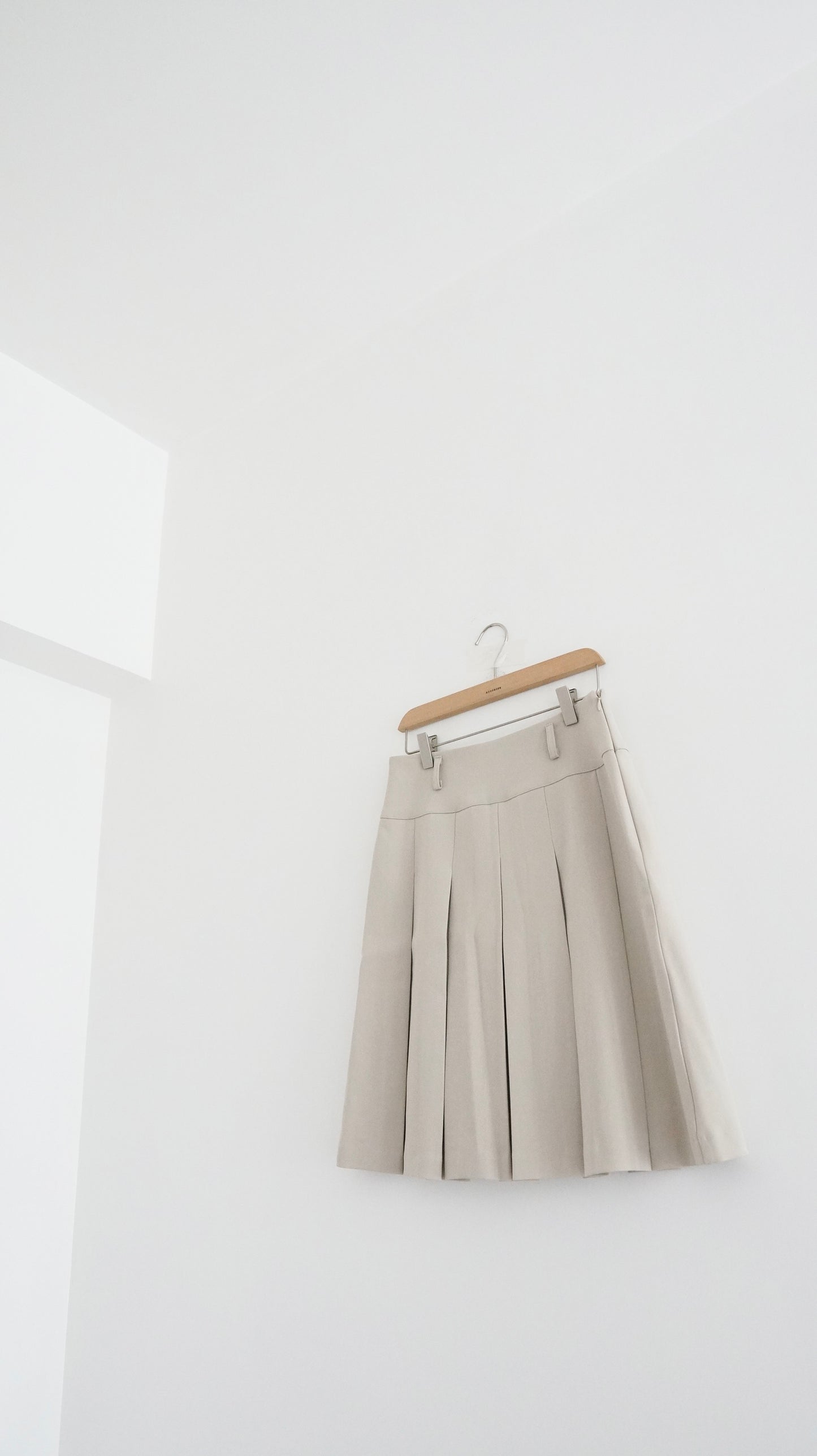 classic midi skirt in beige (M)