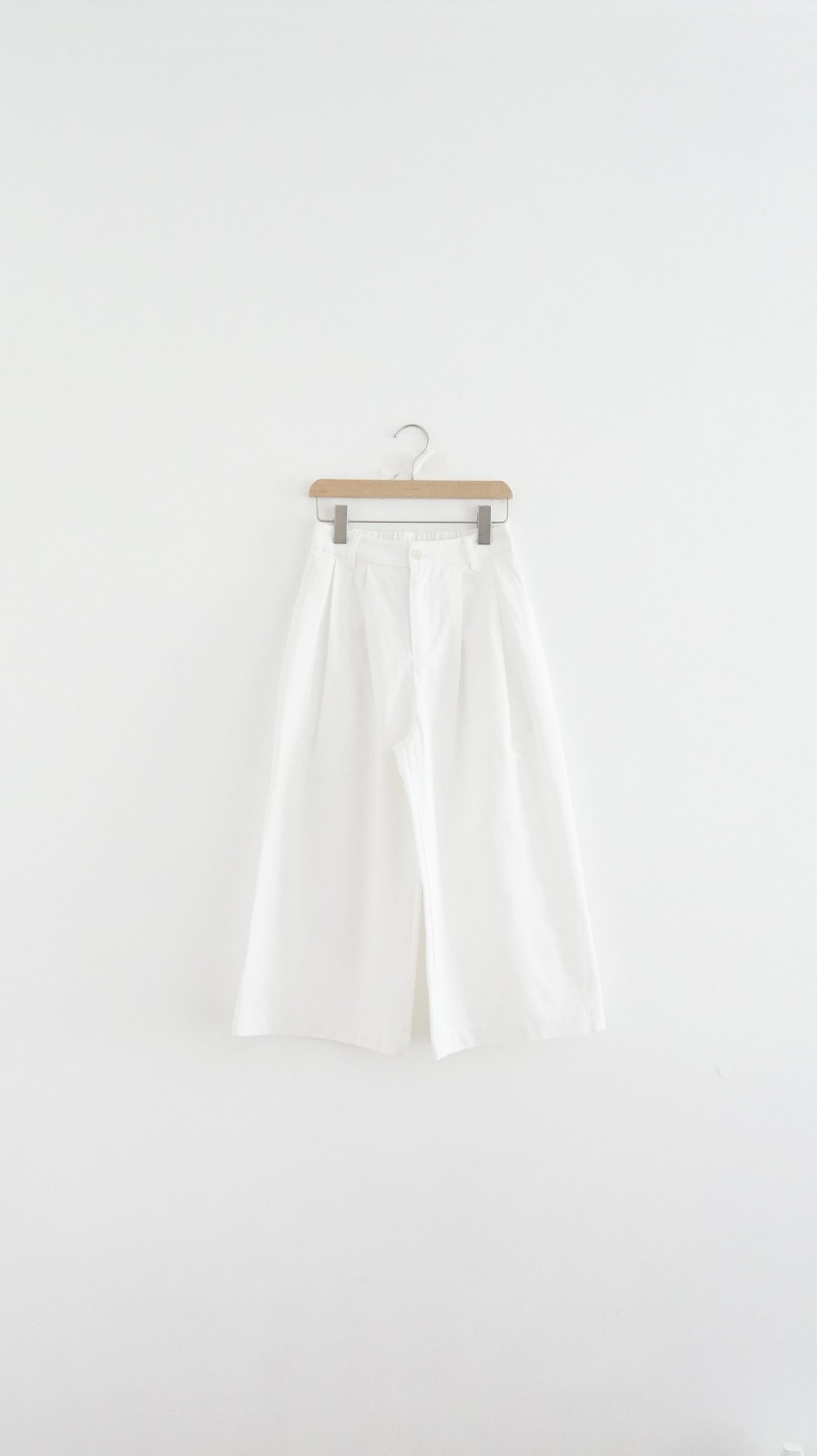 retro line cropped pants in white (pre-order)