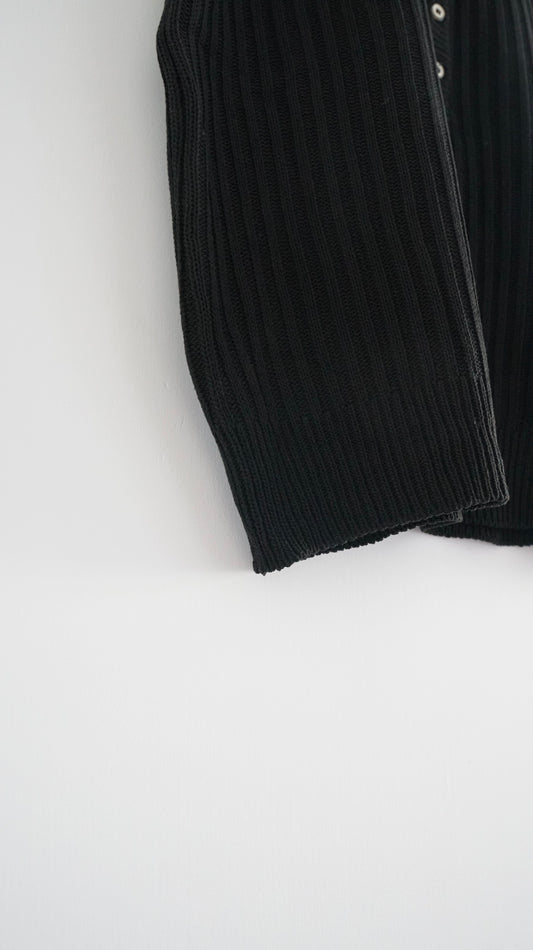 button v-neck knit tank top in black