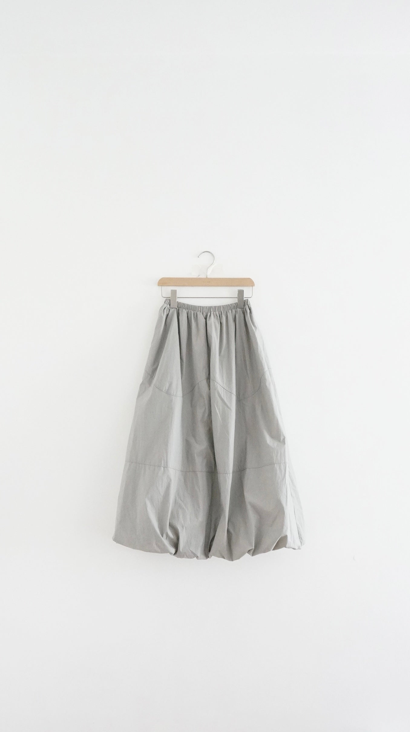 wave hem balloon skirt in light grey (pre-order)