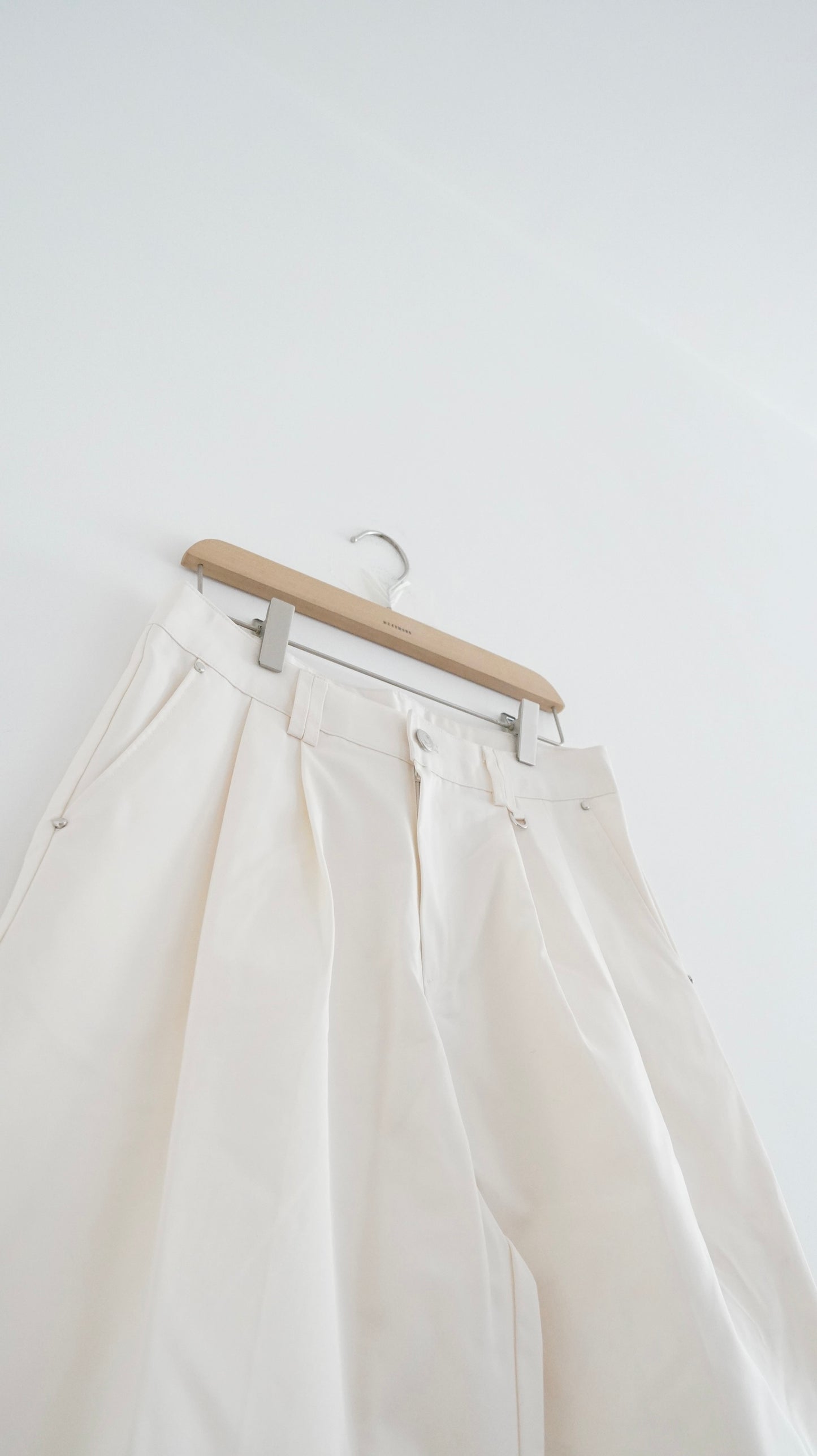 wided-leg suit shorts in ivory