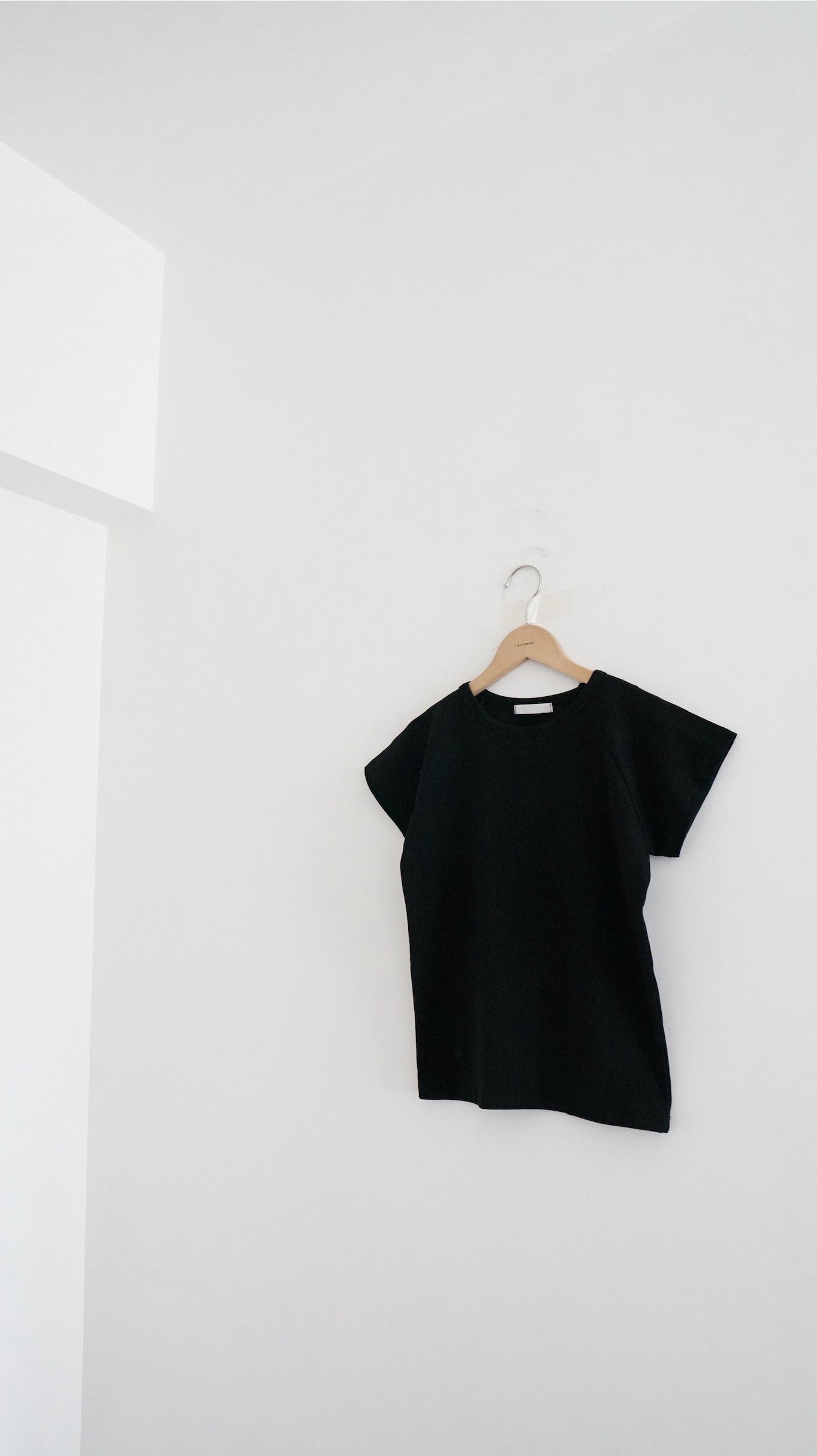 clean fit raglan sleeve tee in black (pre-order)