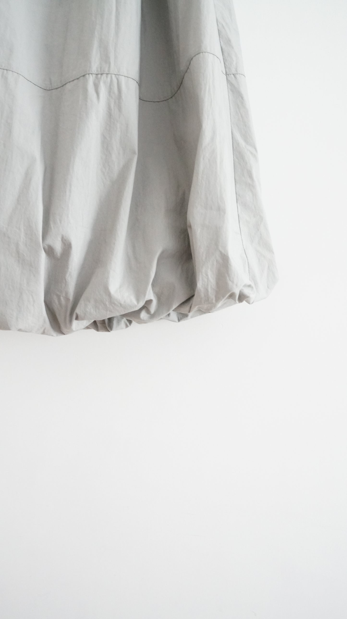 wave hem balloon skirt in light grey (pre-order)