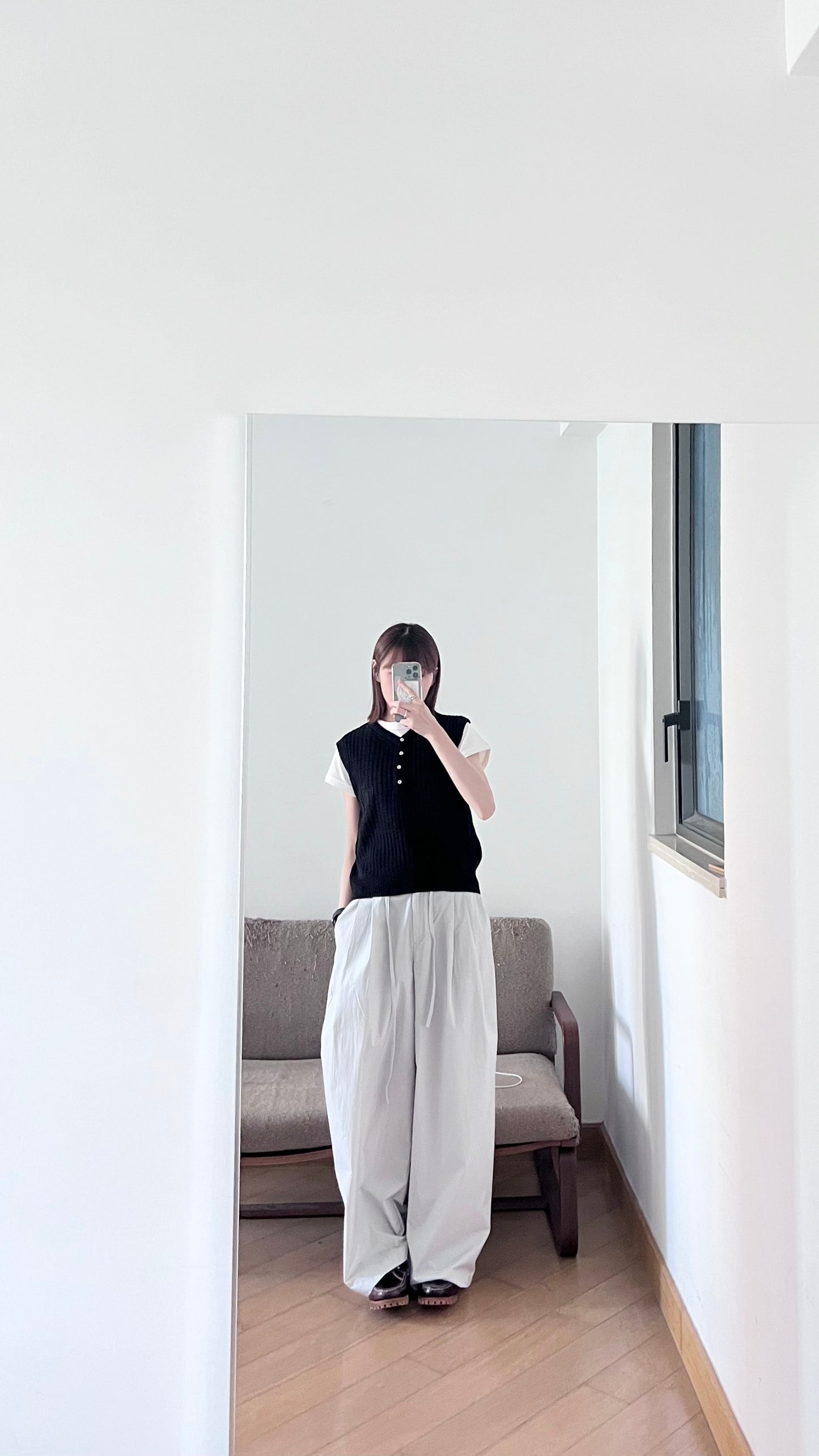 button v-neck knit tank top in black