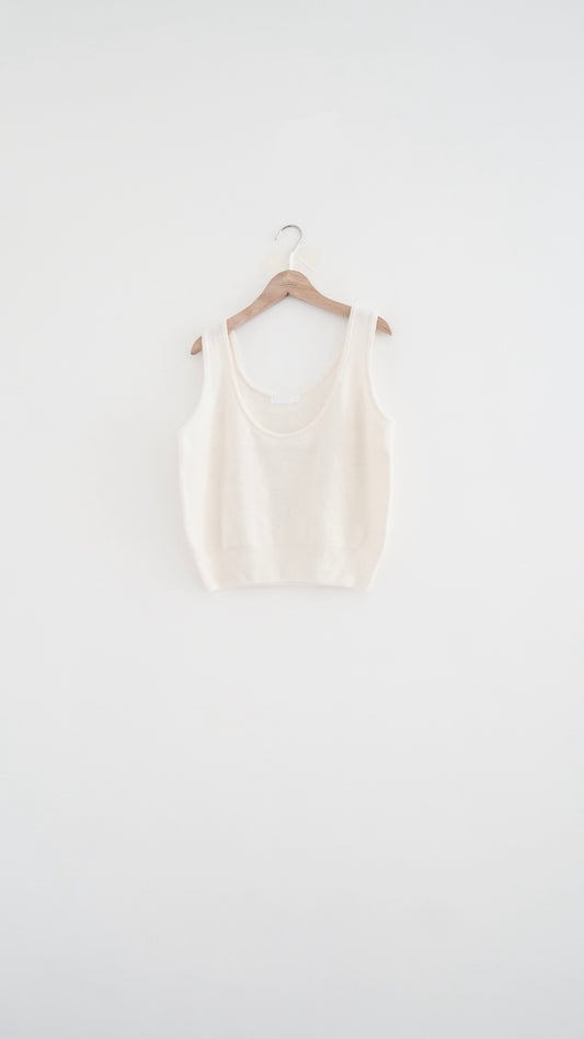 lucien round vest in white (pre-order)