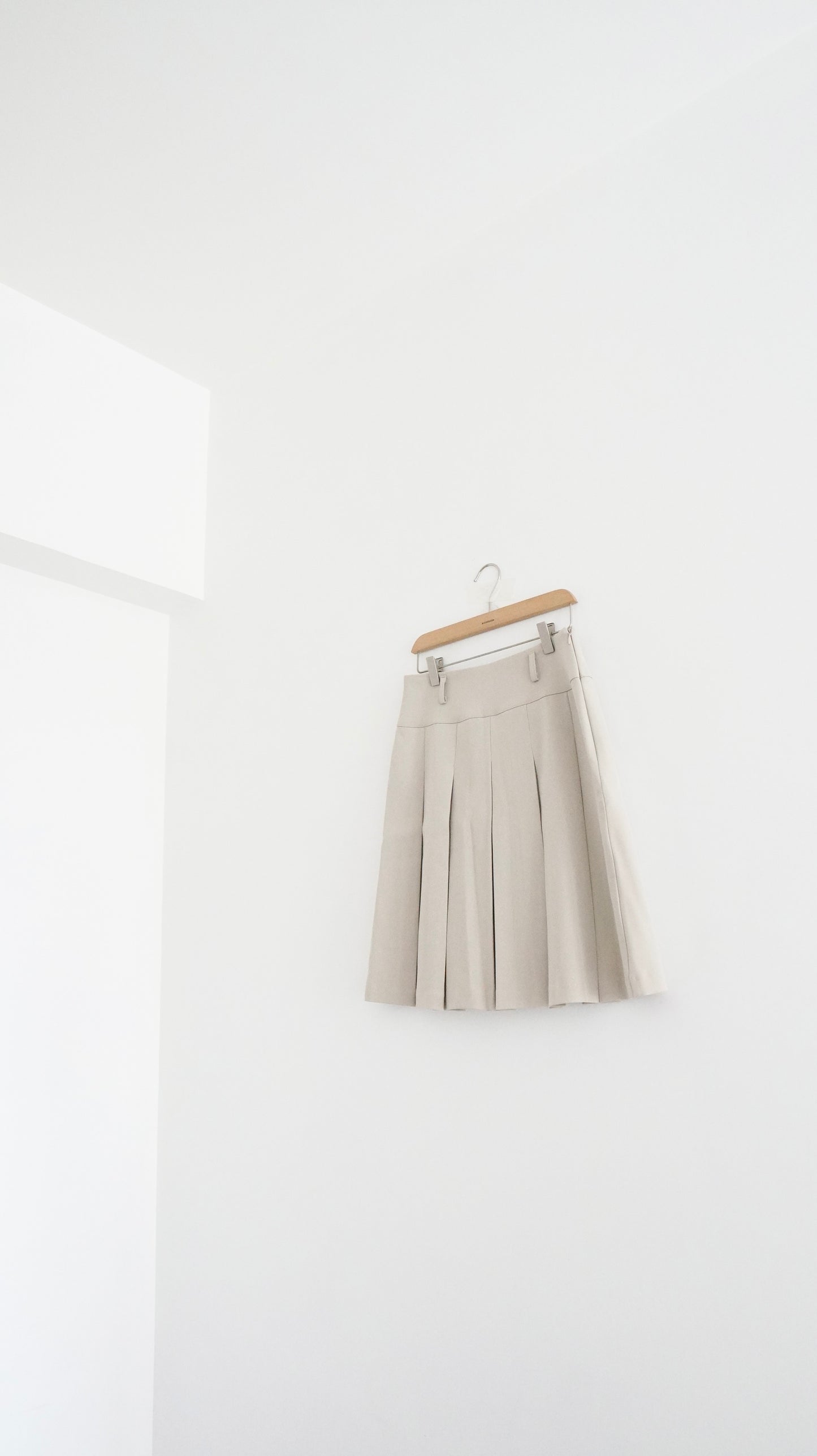 classic midi skirt in beige (M)