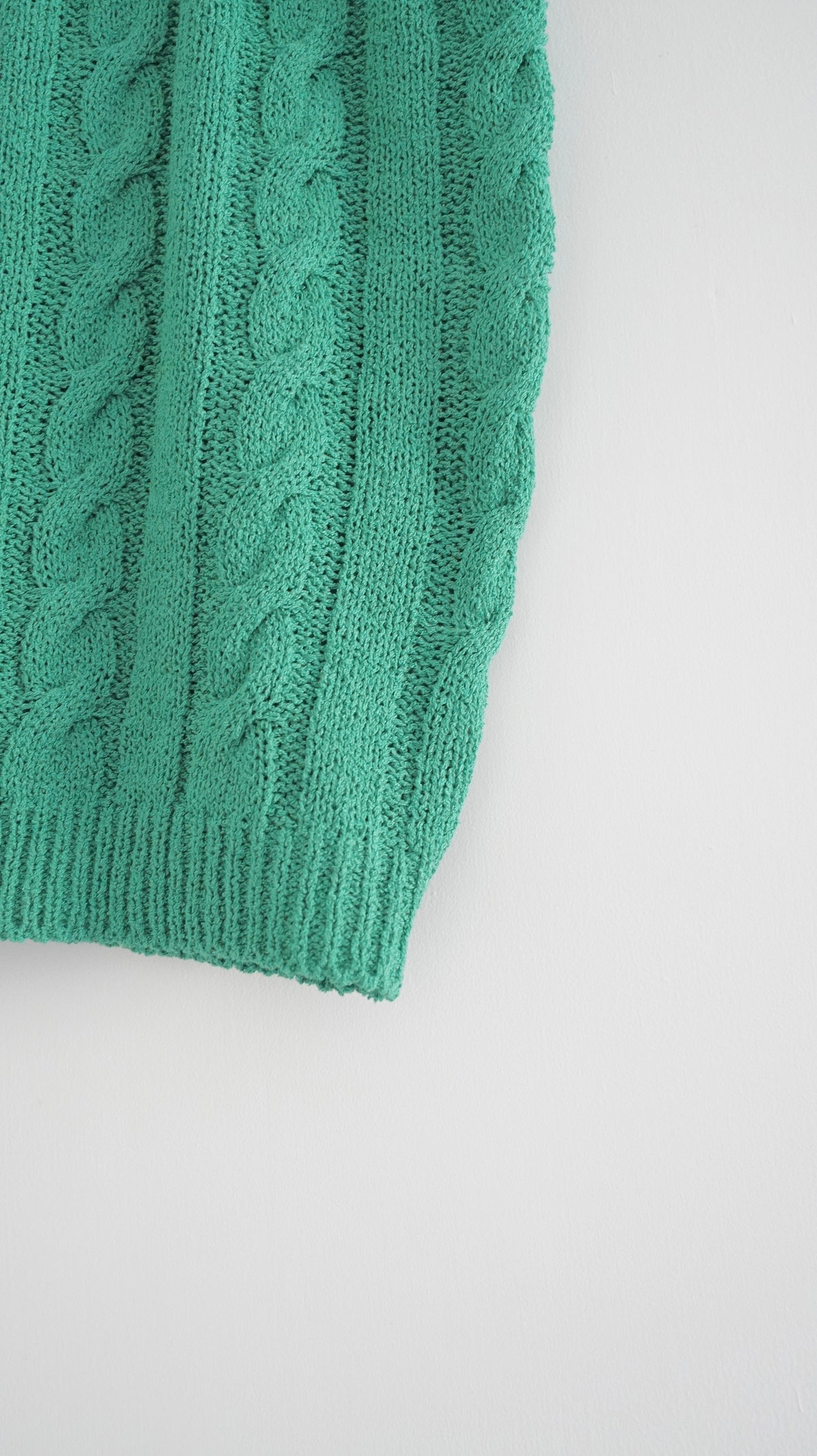 u-neck clean fit vest in green