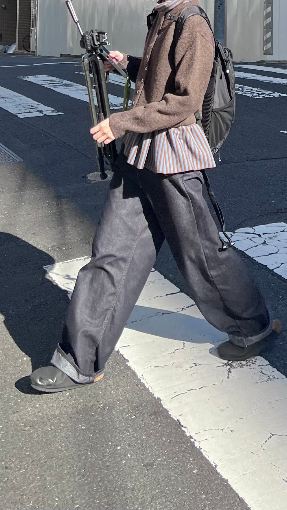 turtle-neck striped inner shirt in blue x brown