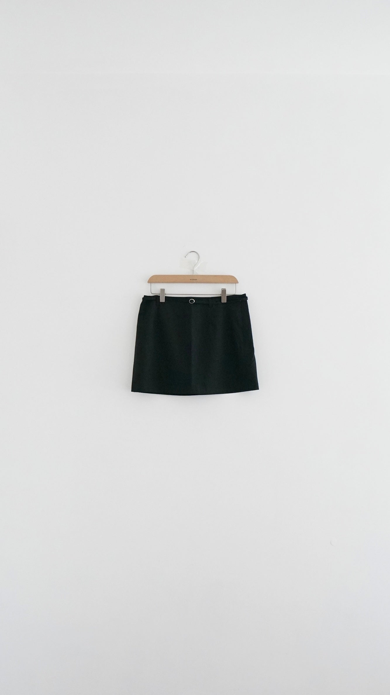 minimalist mini skirt in black