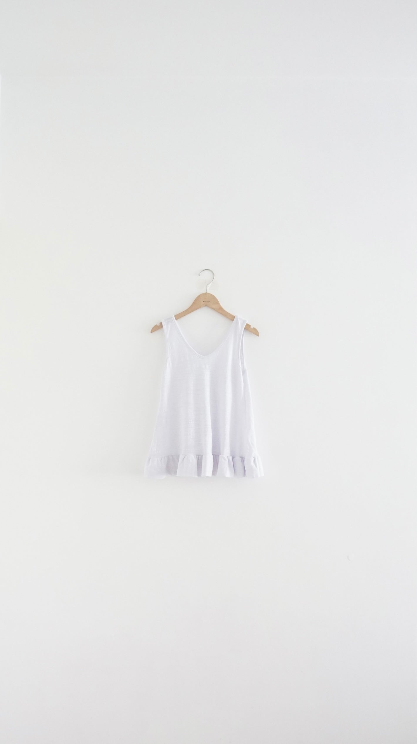 ruffle v-neck tank top in white