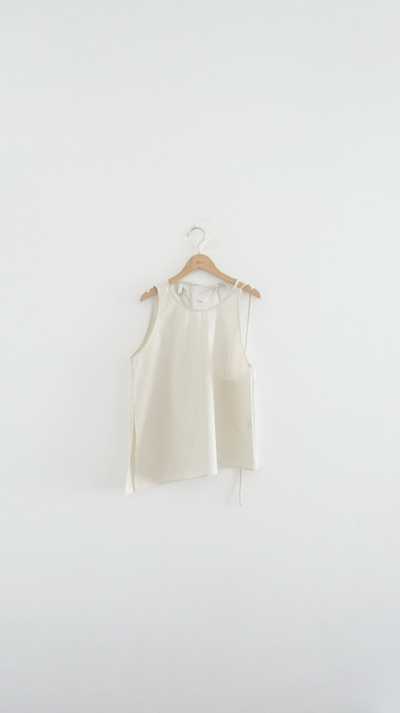 drift back bow tank in cream