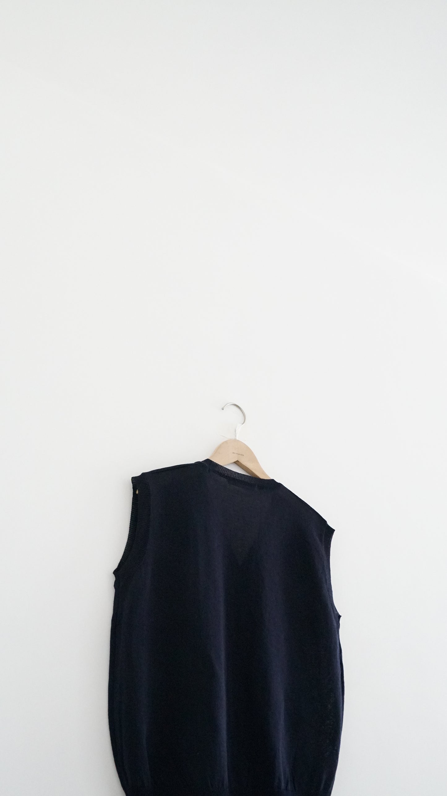 classic sheer knit vest in navy (pre-order)