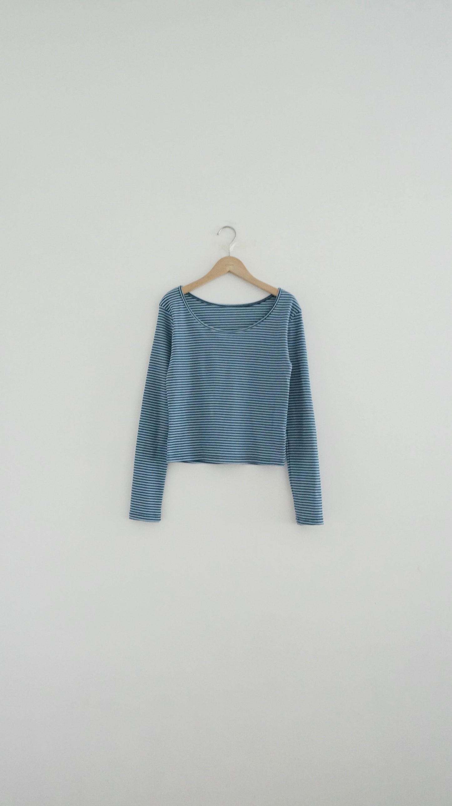 double-side striped tee in baby blue x classic blue