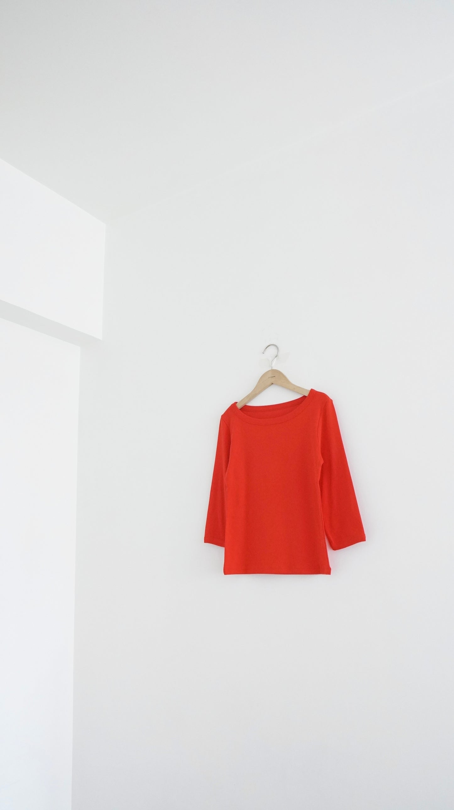 everyday mid-sleeve tee in red