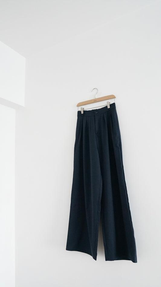 lily pleated tailor pants in navy