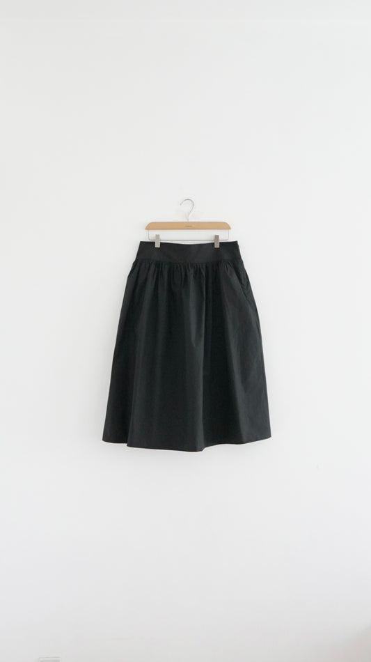 pure form skirt in black (pre-order)